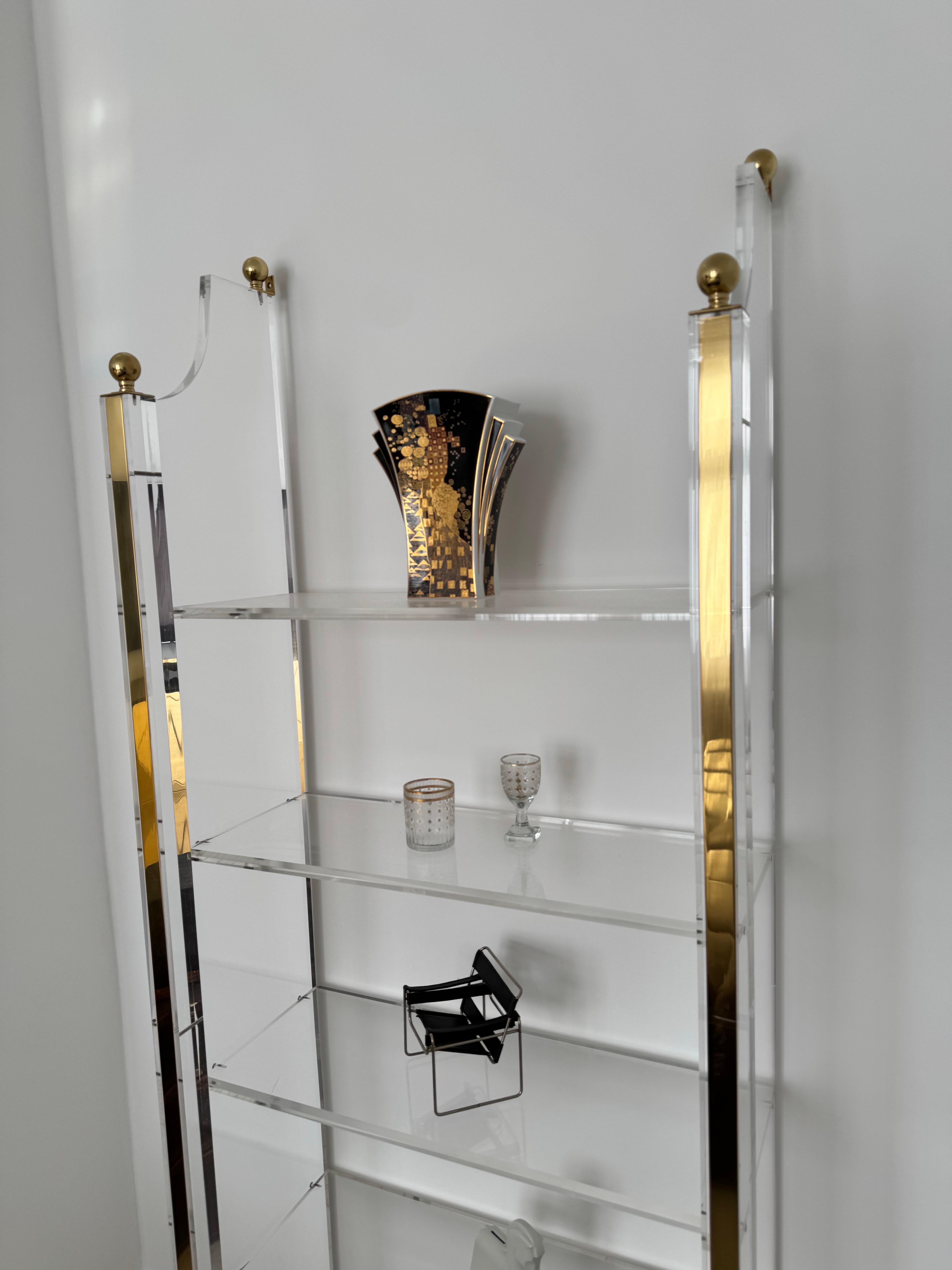 Hollywood Regancy Acryl Regal Messing Vintage By im Zustand „Gut“ im Angebot in Berlin, DE