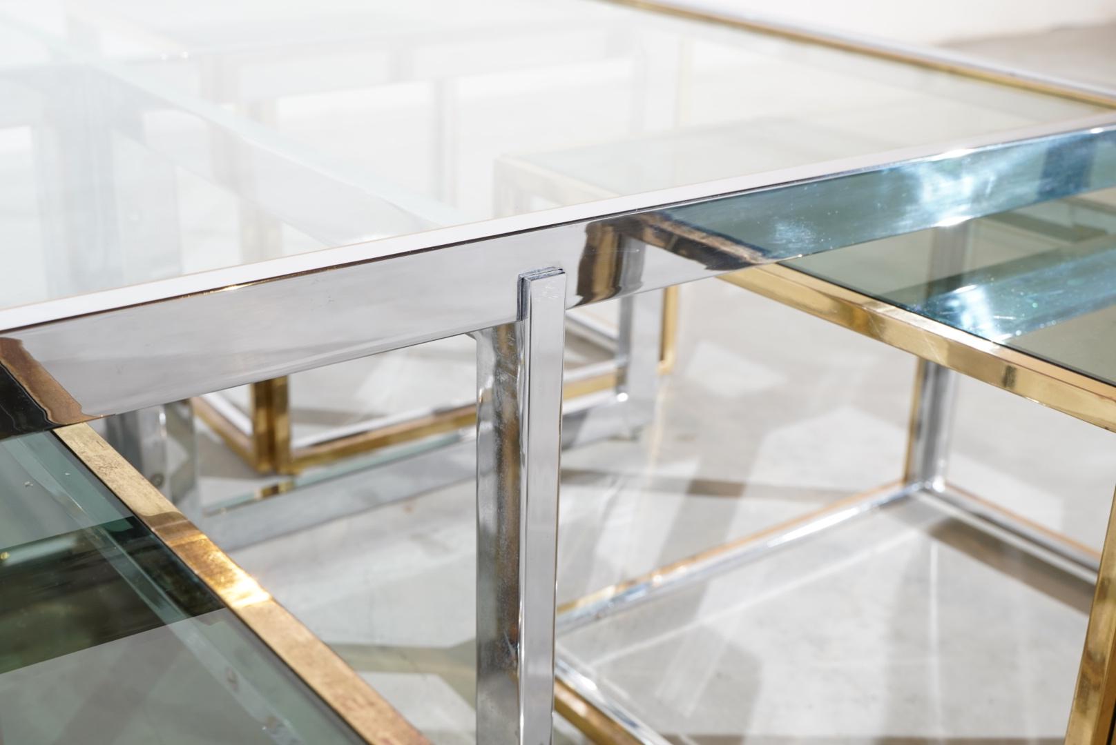 Rarissime table basse Romeo Steele avec 4 tables d'appoint en acier laitonné et chromé. 

Très pratique, car vous pouvez simplement glisser les quatre tables d'appoint sous votre table.
