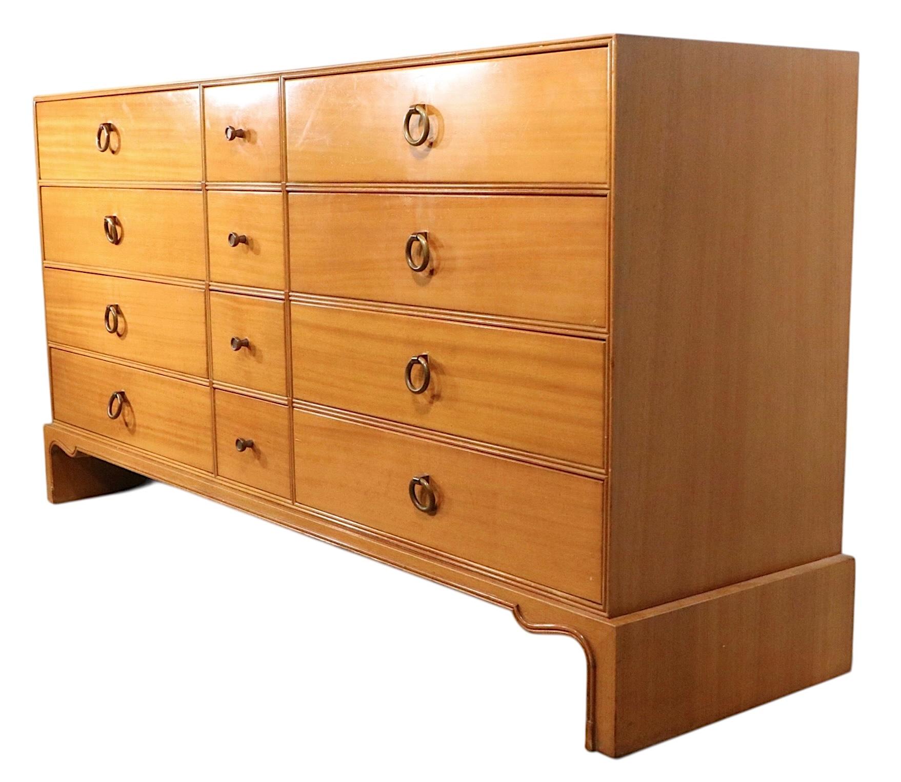 Hollywood Regency 12 Dresser by Tommi Parzinger for Charak circa 1940's TP - 104 en venta 4