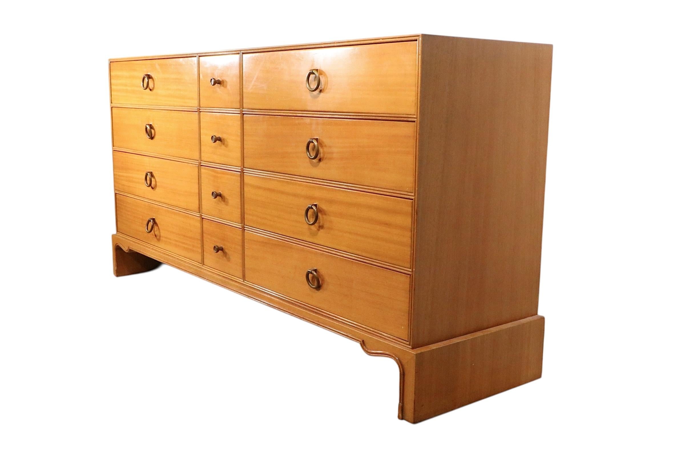 Hollywood Regency 12 Dresser by Tommi Parzinger for Charak circa 1940's TP - 104 en venta 5