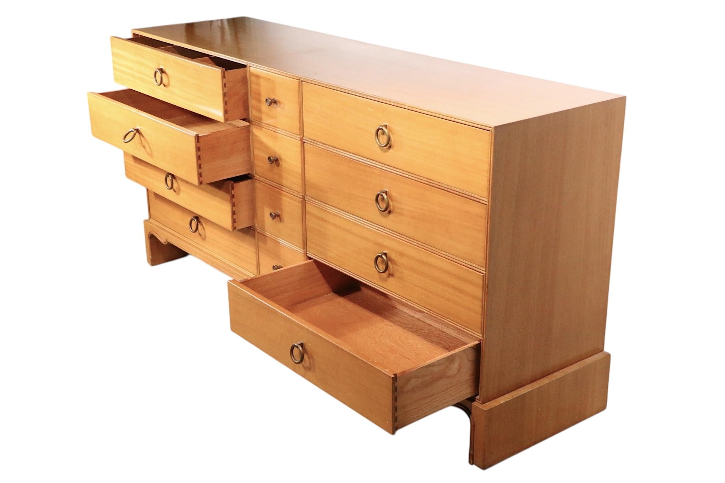 Hollywood Regency 12 Dresser by Tommi Parzinger for Charak circa 1940's TP - 104 en venta 6