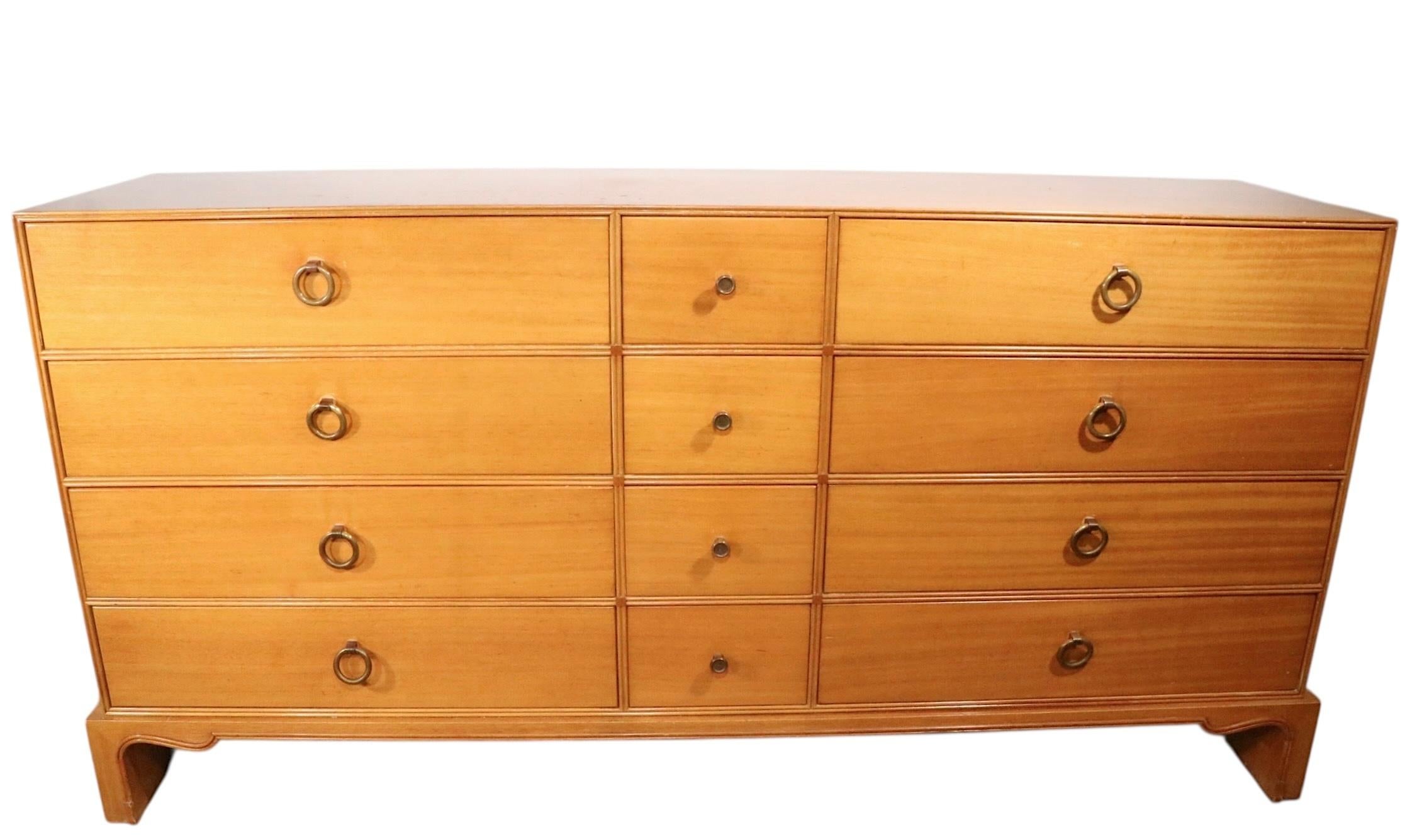 Hollywood Regency 12 Dresser by Tommi Parzinger for Charak circa 1940's TP - 104 en venta 7