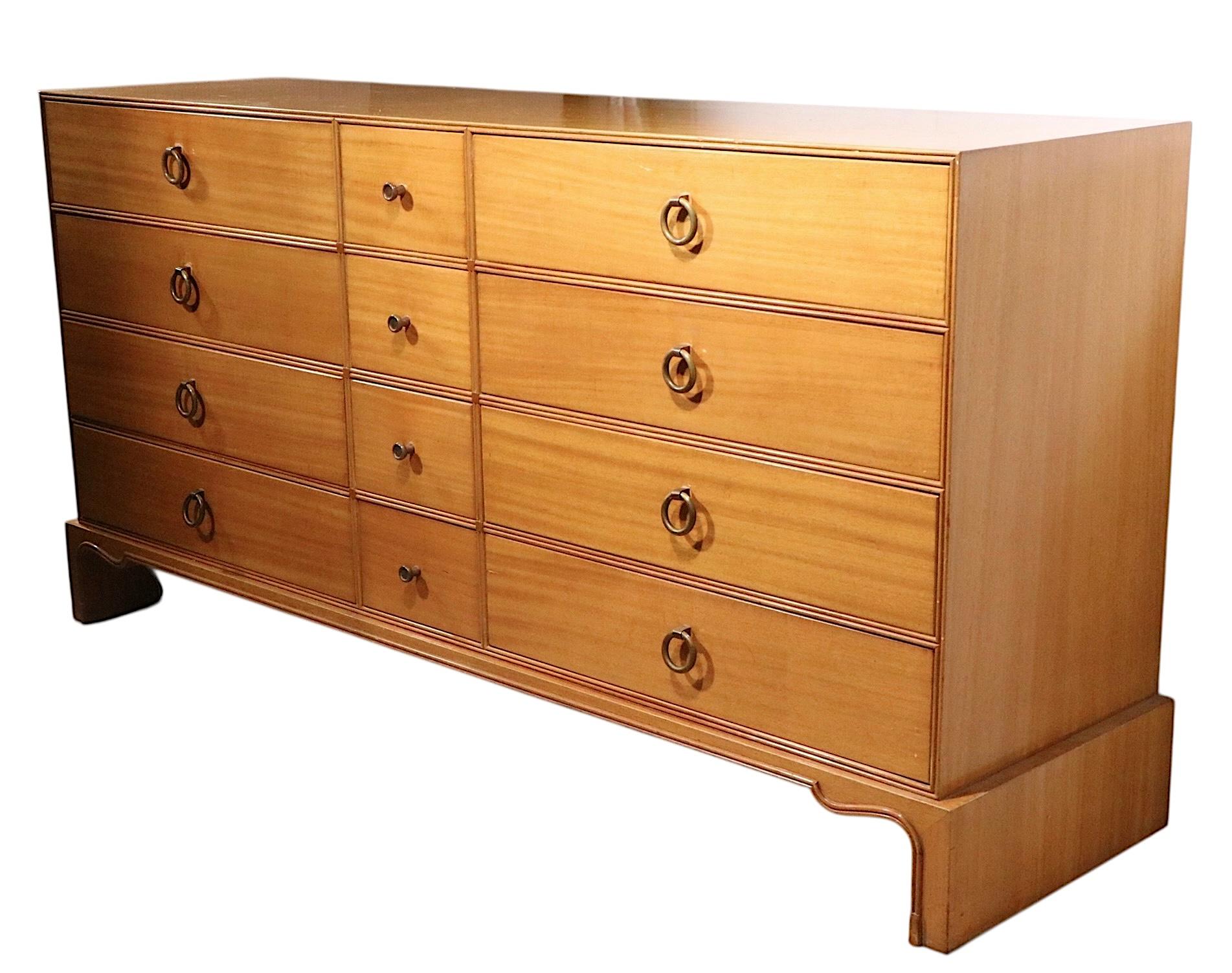 Hollywood Regency 12 Dresser by Tommi Parzinger for Charak circa 1940's TP - 104 en venta 8