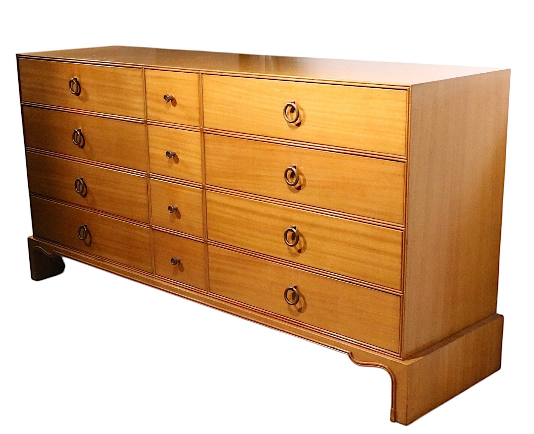 Hollywood Regency 12 Dresser by Tommi Parzinger for Charak circa 1940's TP - 104 en venta 9