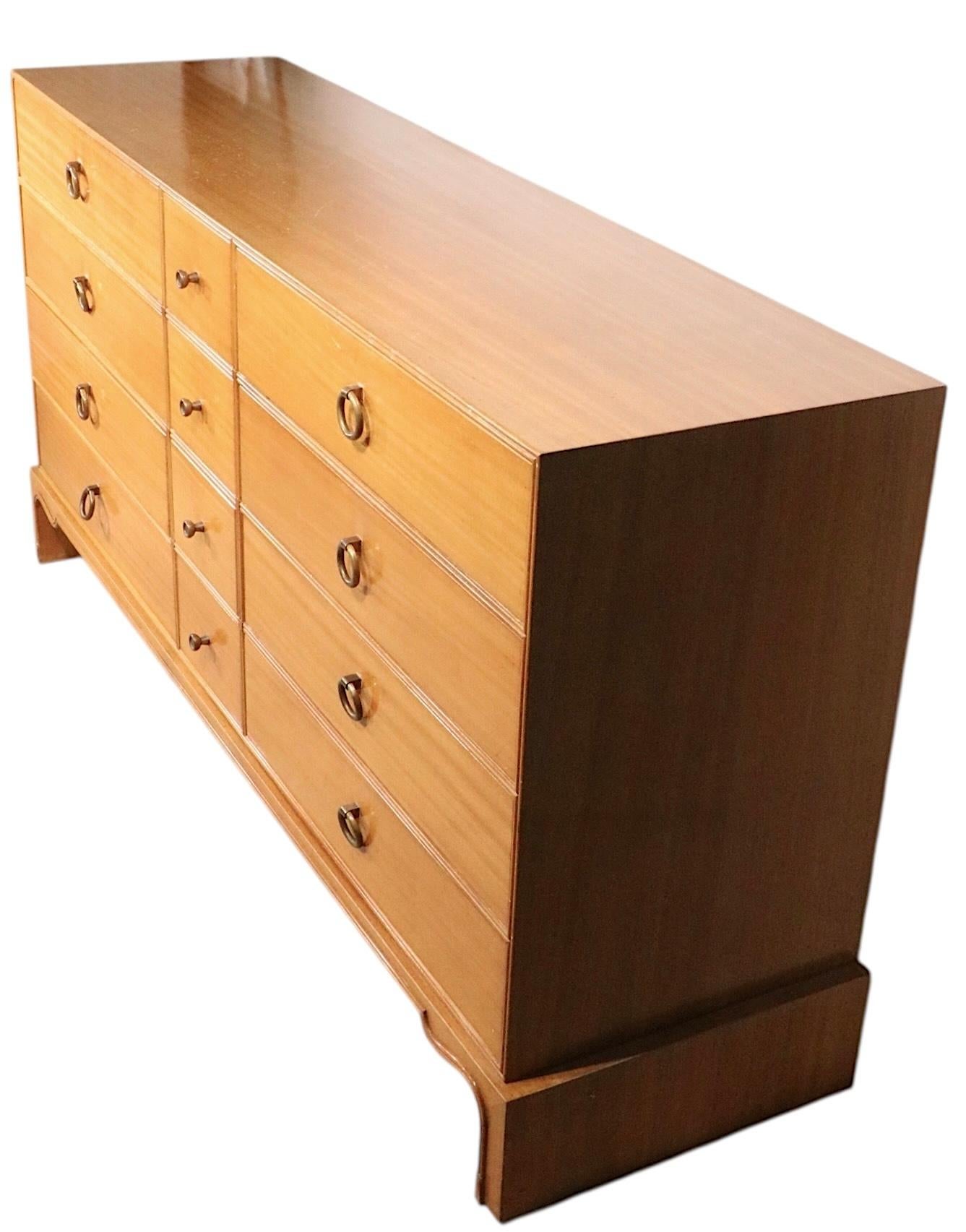 Hollywood Regency 12 Dresser by Tommi Parzinger for Charak circa 1940's TP - 104 en venta 11