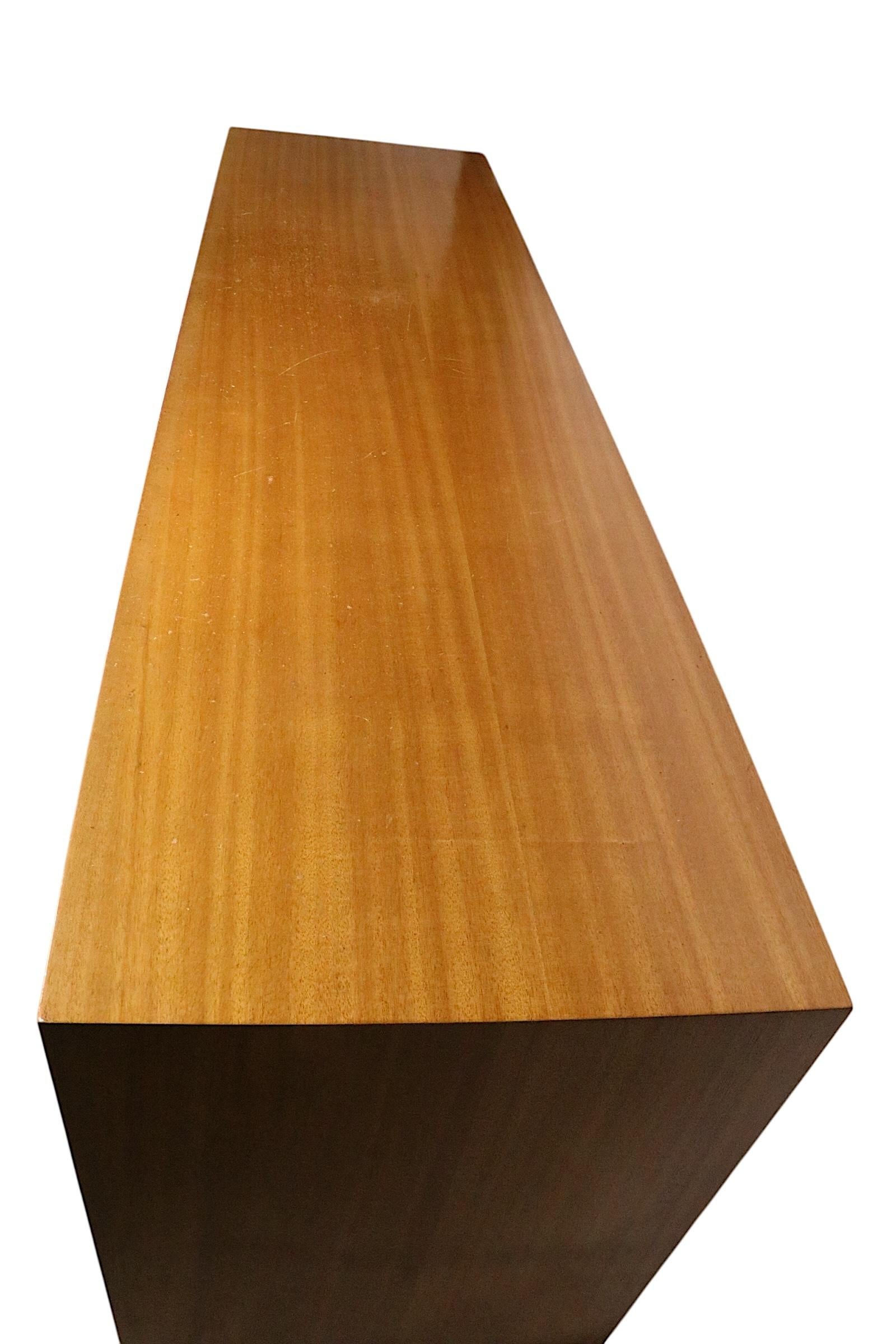Hollywood Regency 12 Dresser by Tommi Parzinger for Charak circa 1940's TP - 104 siglo XX en venta