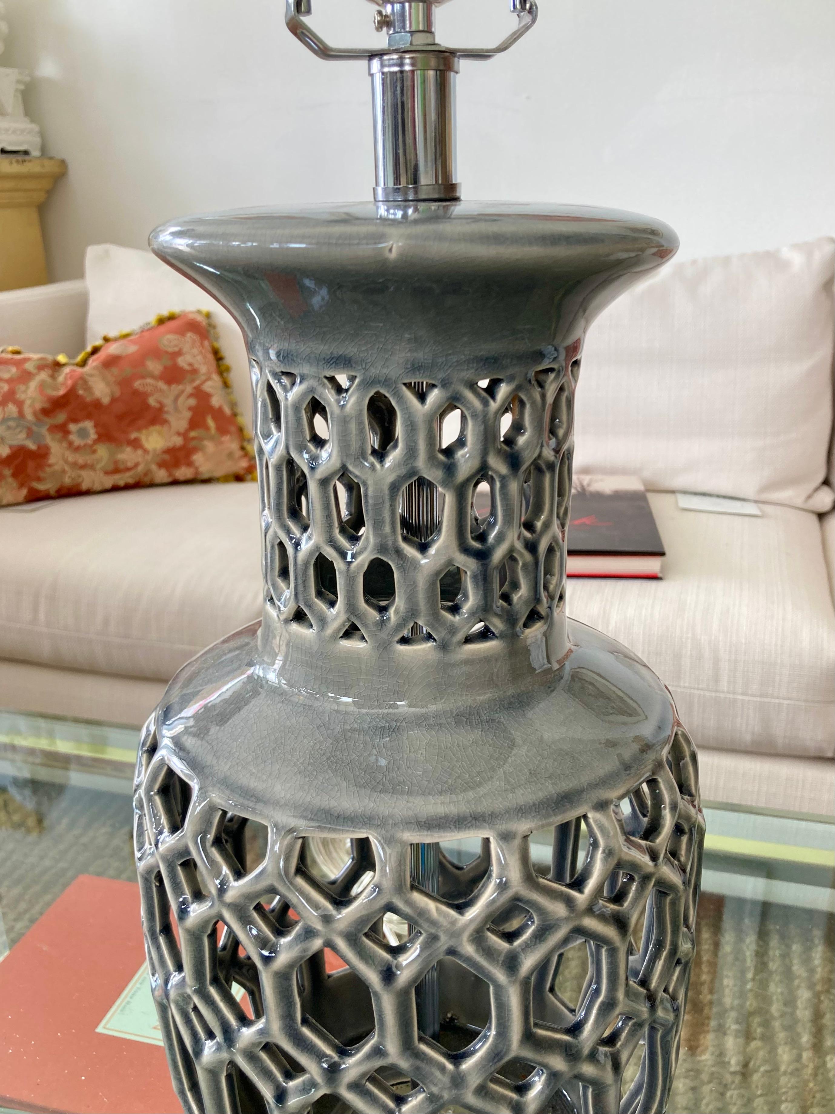 Hollywood Regency 1970s Gray Glazed Lattice Ceramic Table Lamp With Lucite Base For Sale 1