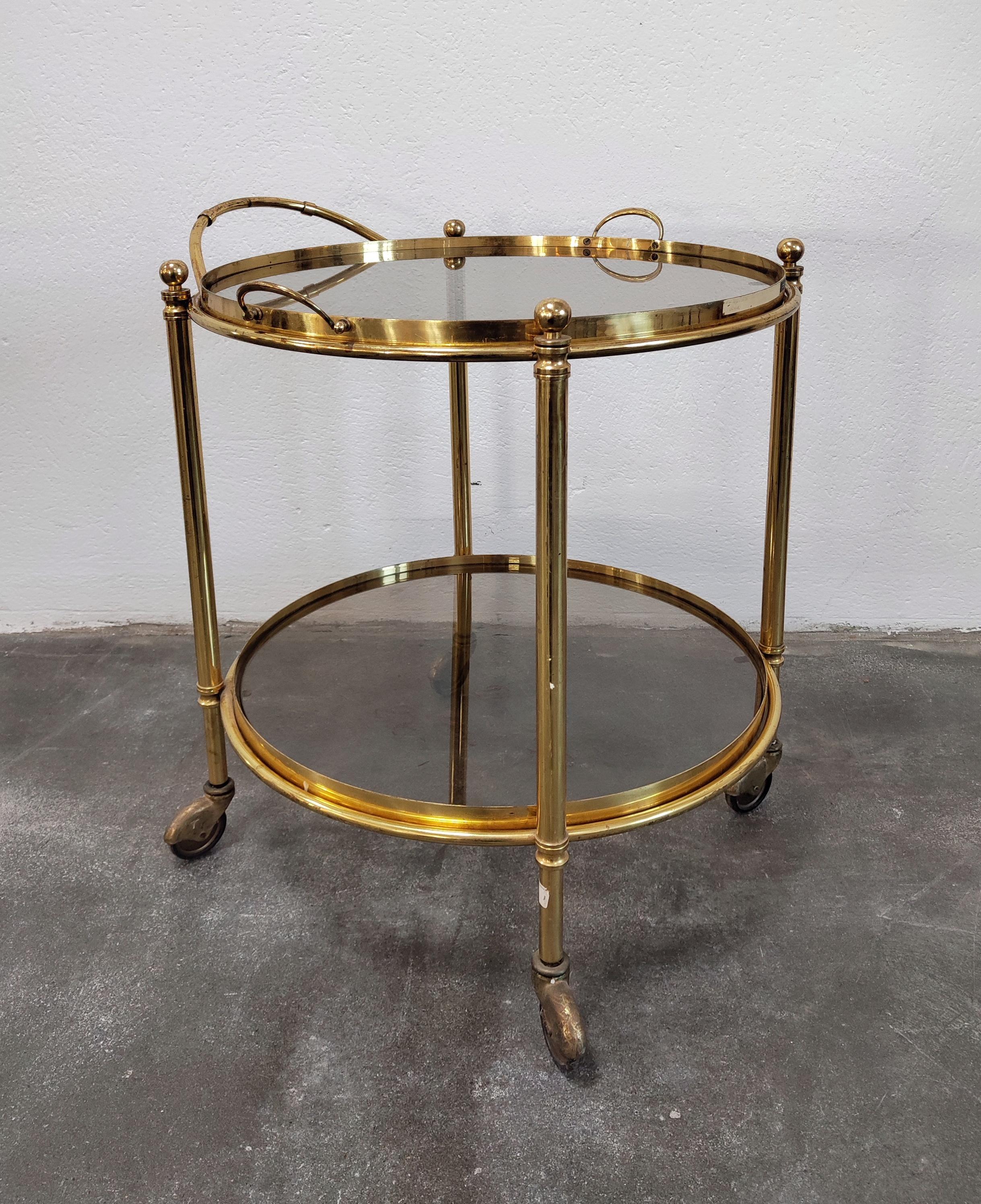 Carrello bar Hollywood Regency a 2 piani in bronzo e vetro fumé, Francia, anni '50 in vendita 3