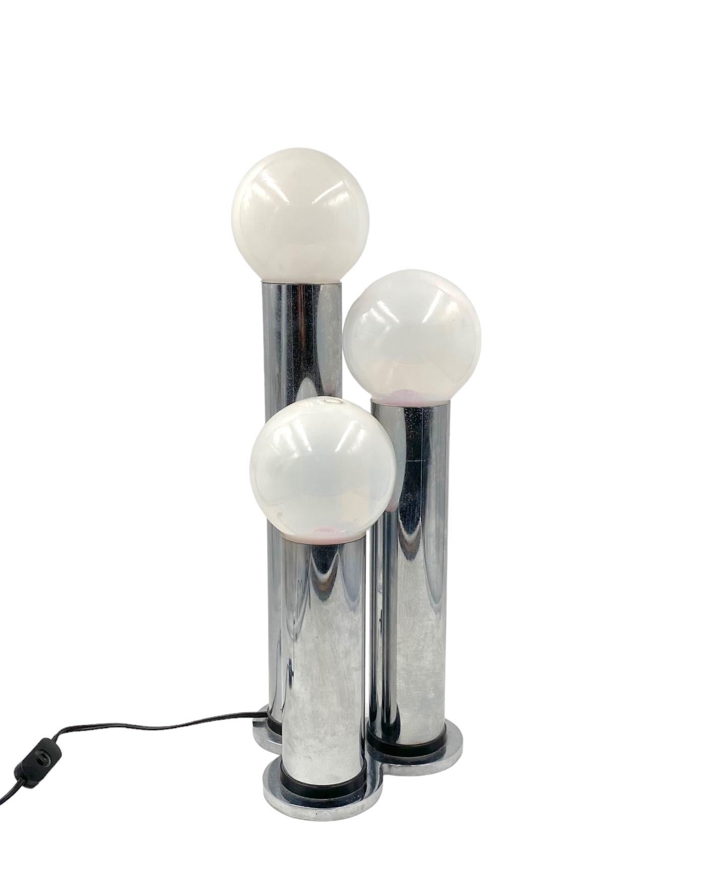 Lampe de table à 3 lumières en métal et verre opalin, Lama, Italie, 1970 en vente 3