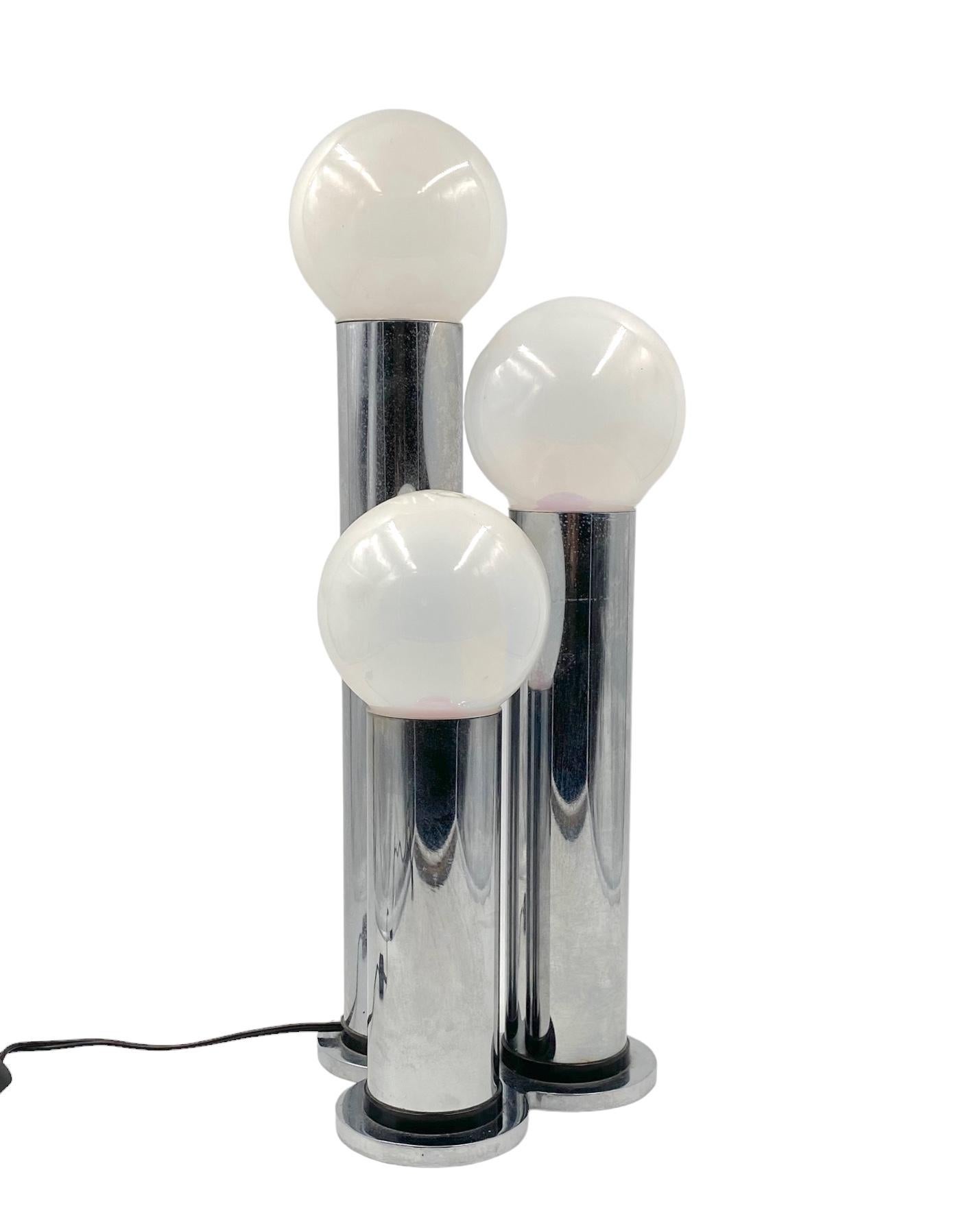 Lampe de table à 3 lumières en métal et verre opalin, Lama, Italie, 1970 en vente 4