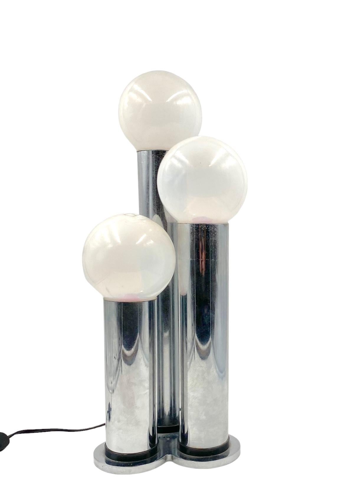 Lampe de table à 3 lumières en métal et verre opalin, Lama, Italie, 1970 en vente 1