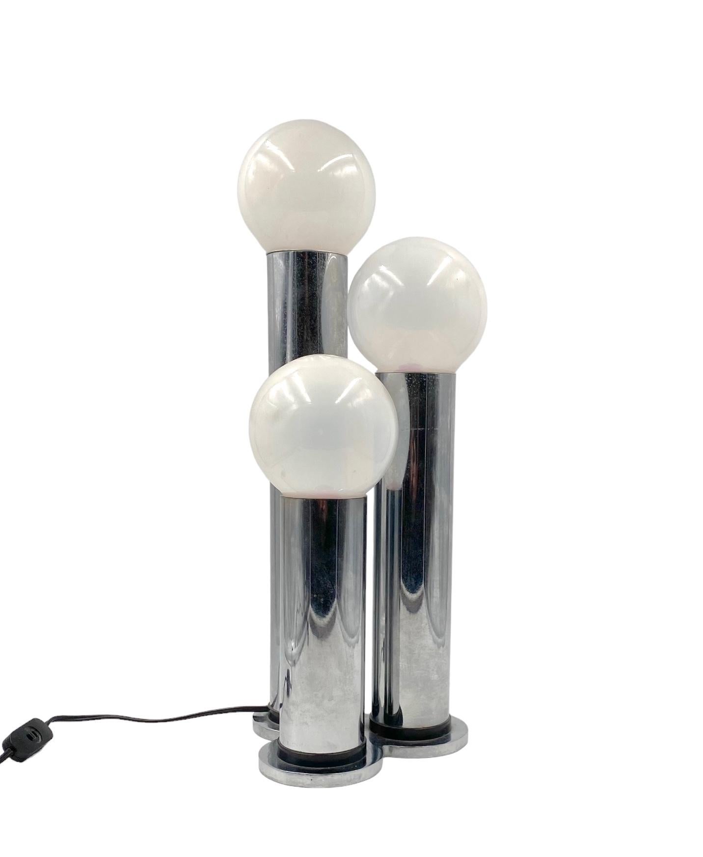 Lampe de table à 3 lumières en métal et verre opalin, Lama, Italie, 1970 en vente 2