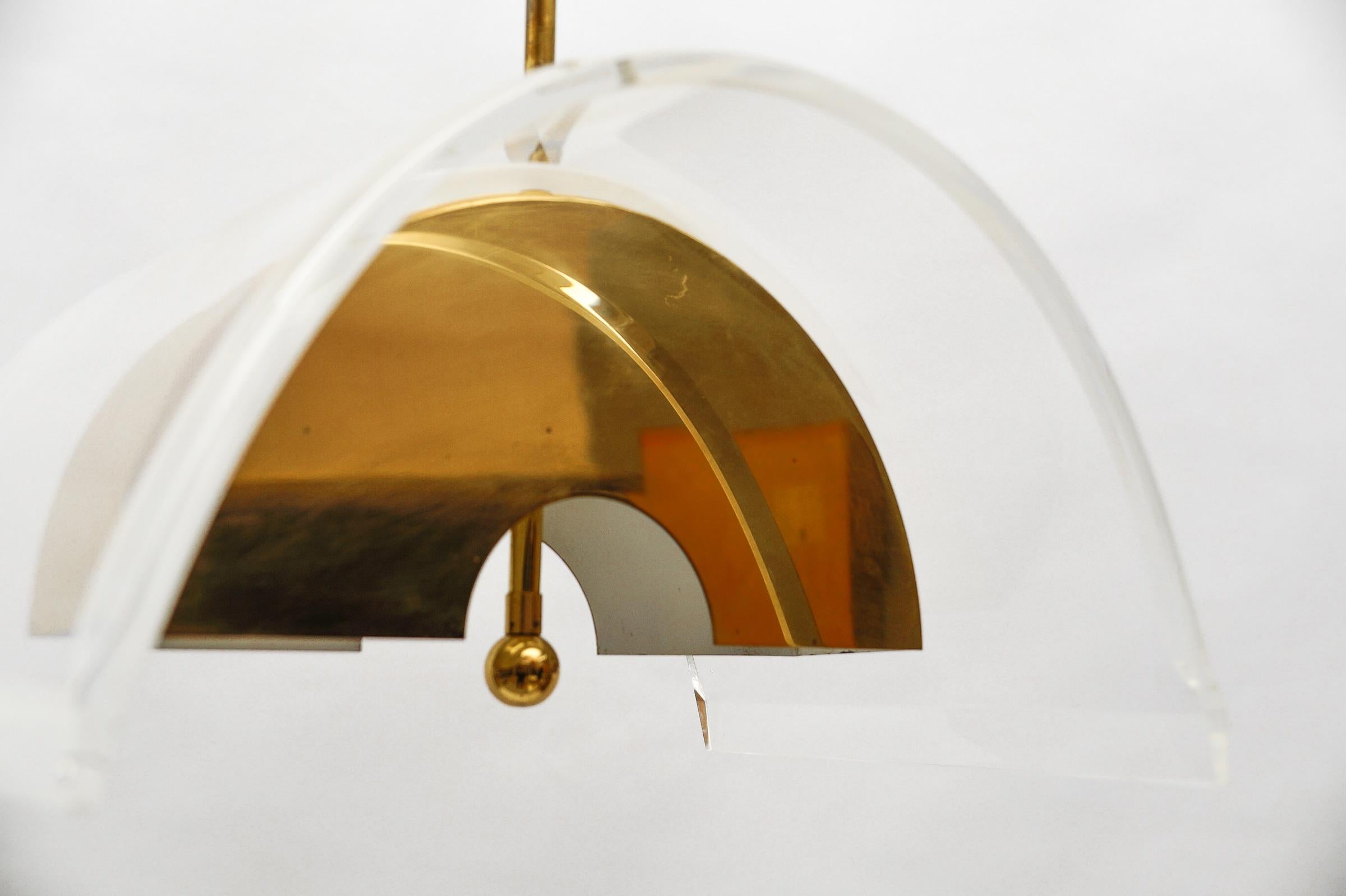 Lampada da soffitto in acrilico Hollywood Regency, Italia, anni '70 in vendita 3