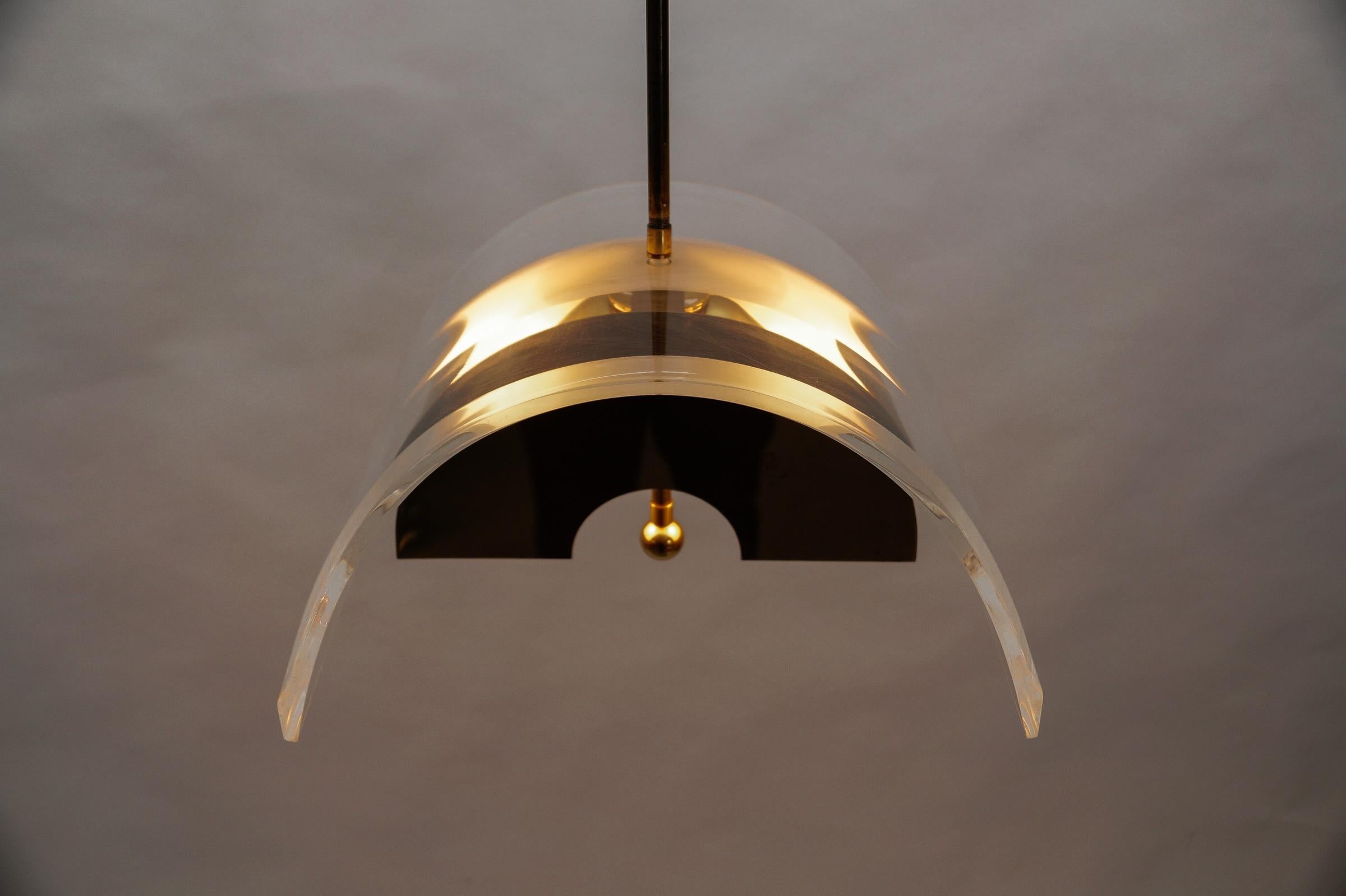 Fine XX secolo Lampada da soffitto in acrilico Hollywood Regency, Italia, anni '70 in vendita