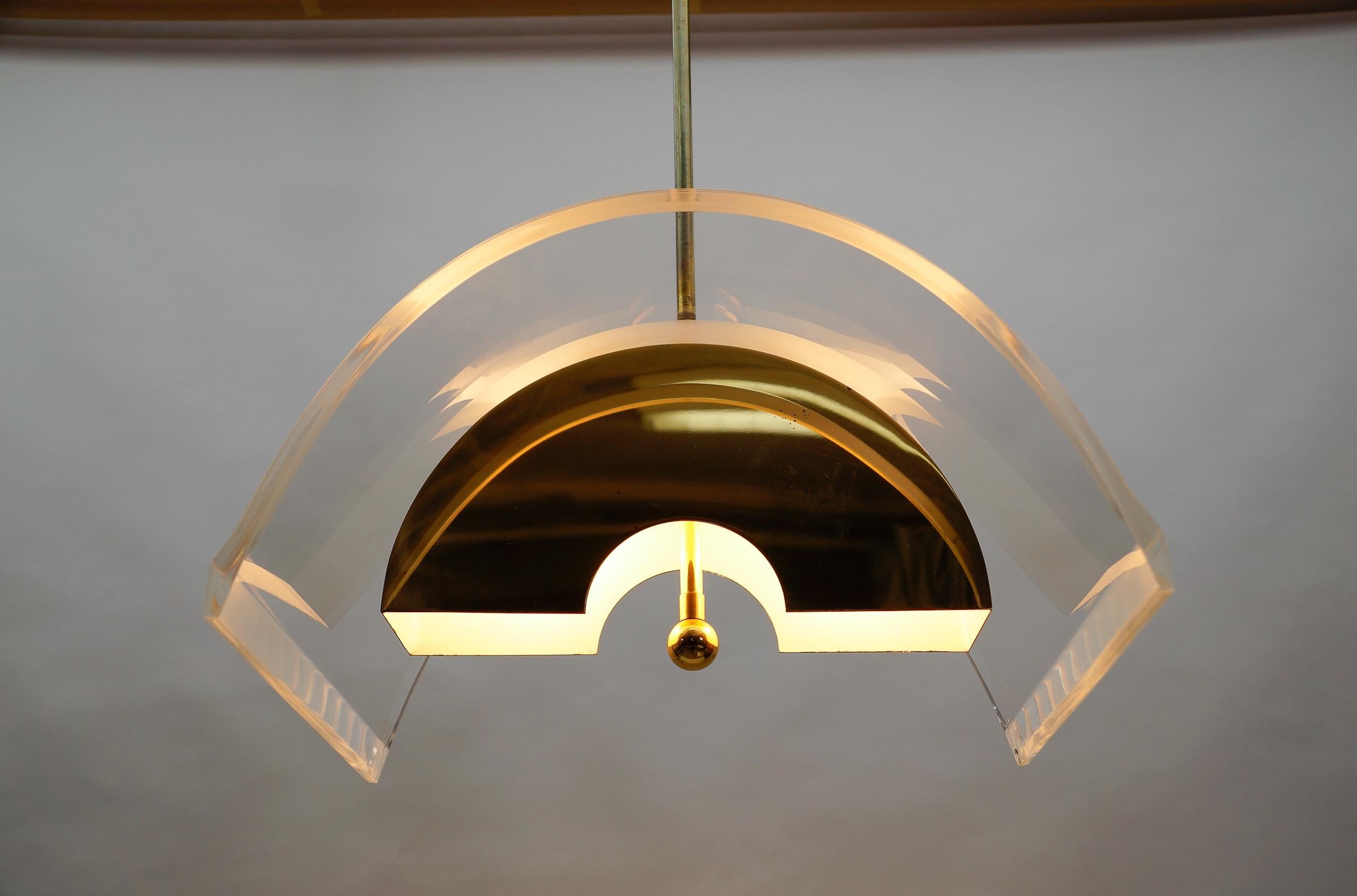 Lampada da soffitto in acrilico Hollywood Regency, Italia, anni '70 in vendita 1