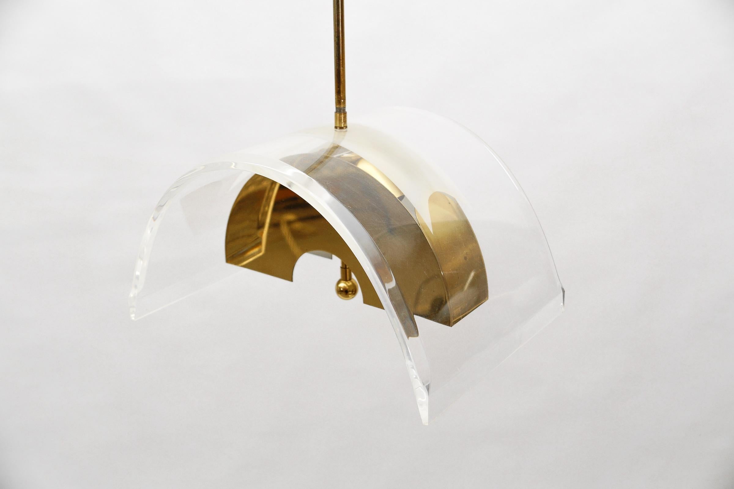 Lampada da soffitto in acrilico Hollywood Regency, Italia, anni '70 in vendita 2
