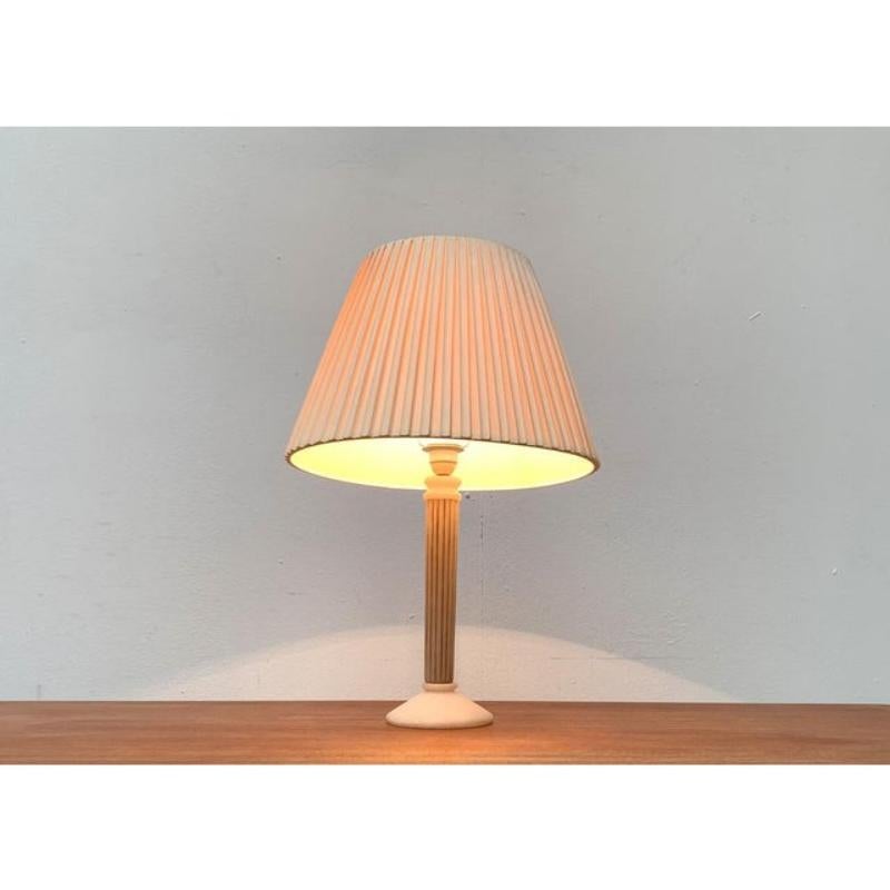 Hollywood Regency Alabaster Table Lamp, in Very Good conditions. Designed 1970 to 1979
European Plug (up to 250V).The wiring of this item may be original and might need replacement, if not specified otherwise.

Additional information:
Materials: