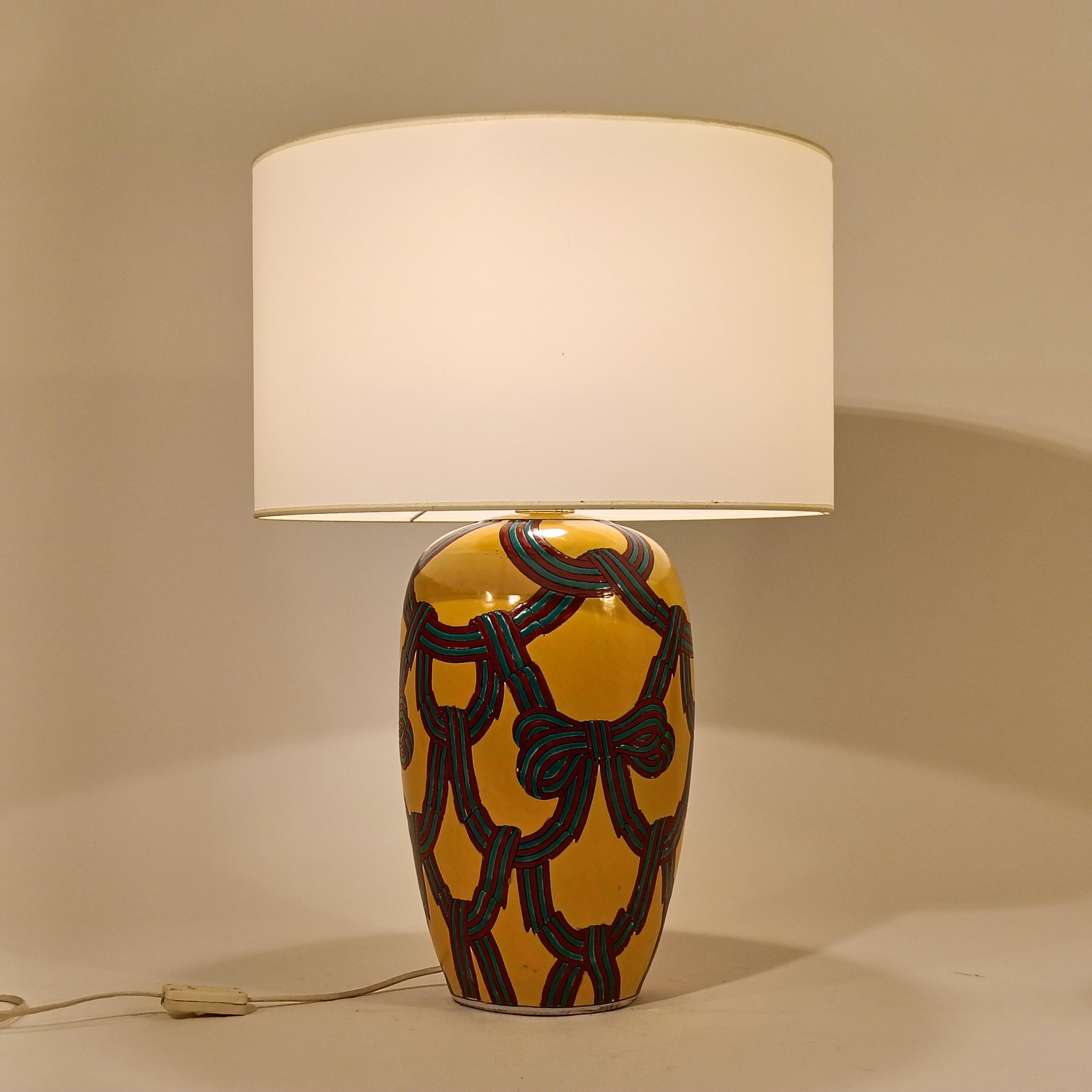 Hollywood Regency and Post-Modern style ceramic table lamp, Italy, 1980s Italiano en venta