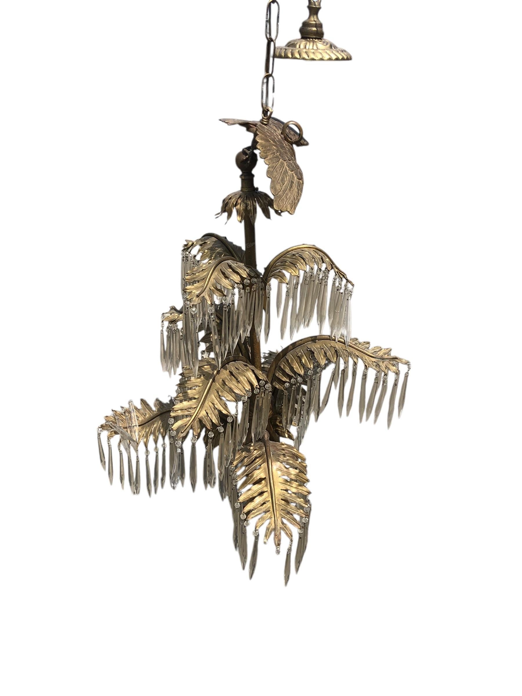 Début du 20ème siècle Lustre français ancien de style Hollywood Regency en bronze doré et cristal en vente