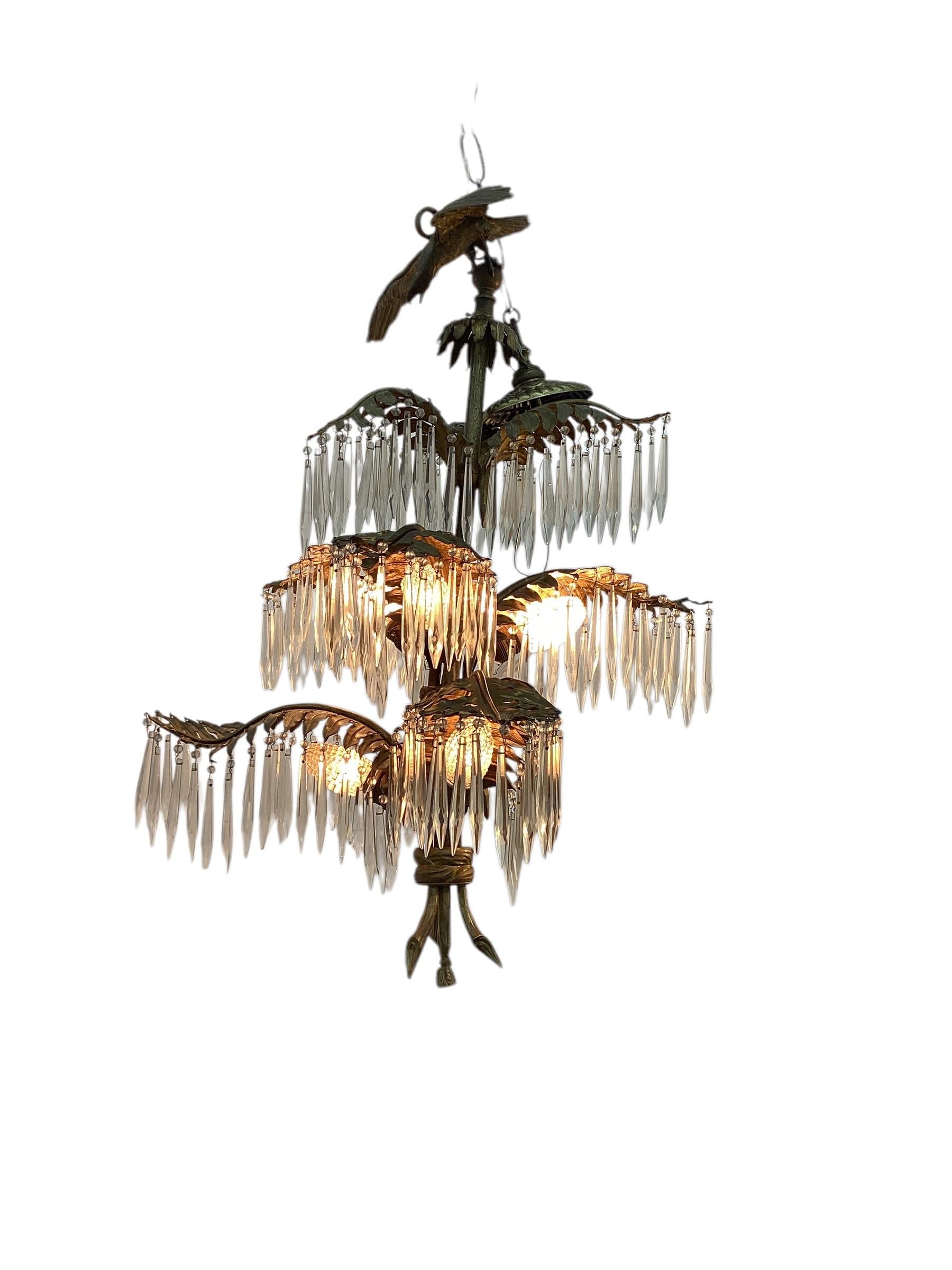 Lustre français ancien de style Hollywood Regency en bronze doré et cristal en vente 3