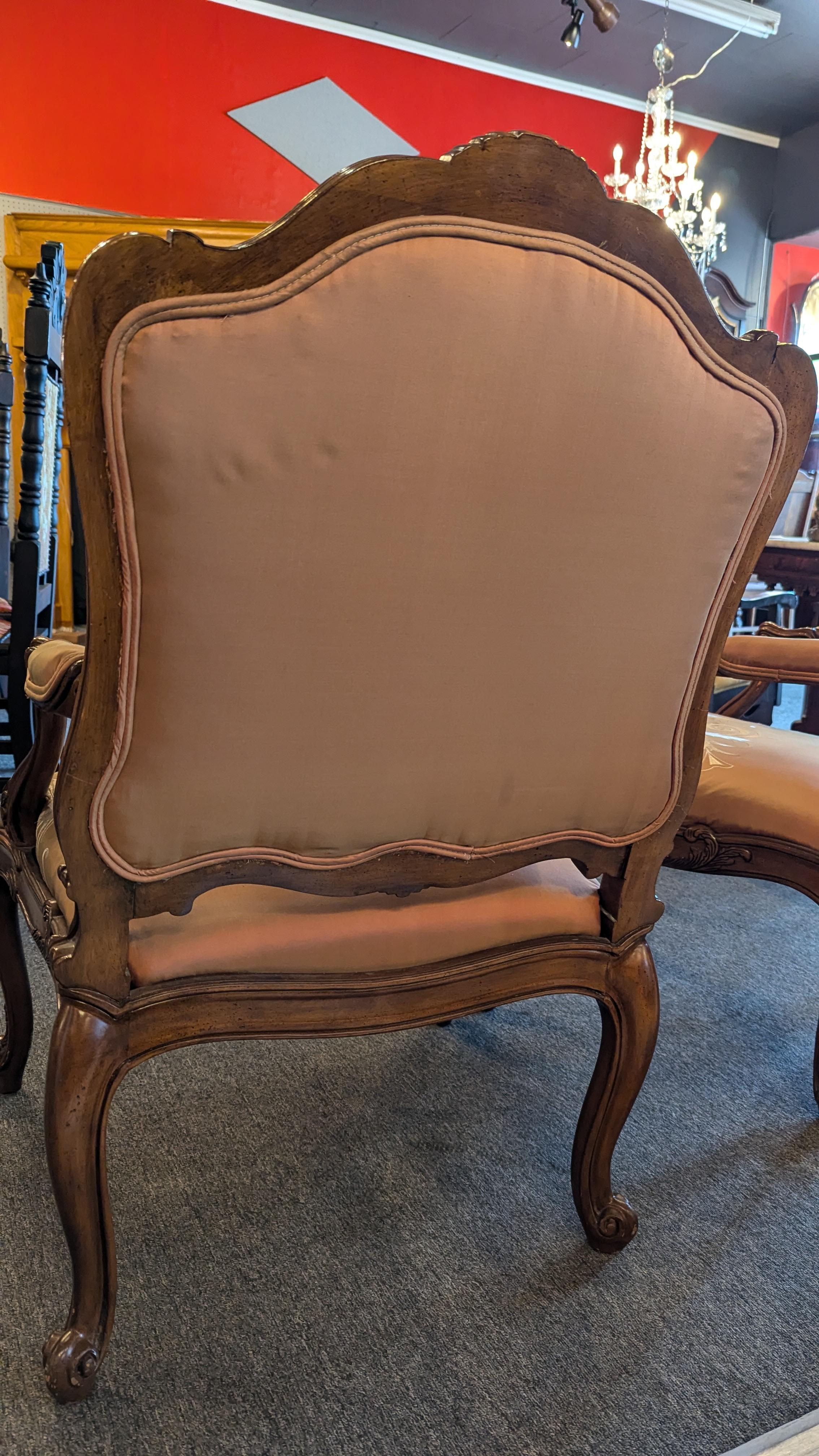 Américain Paire de fauteuils Hollywood Regency en vente