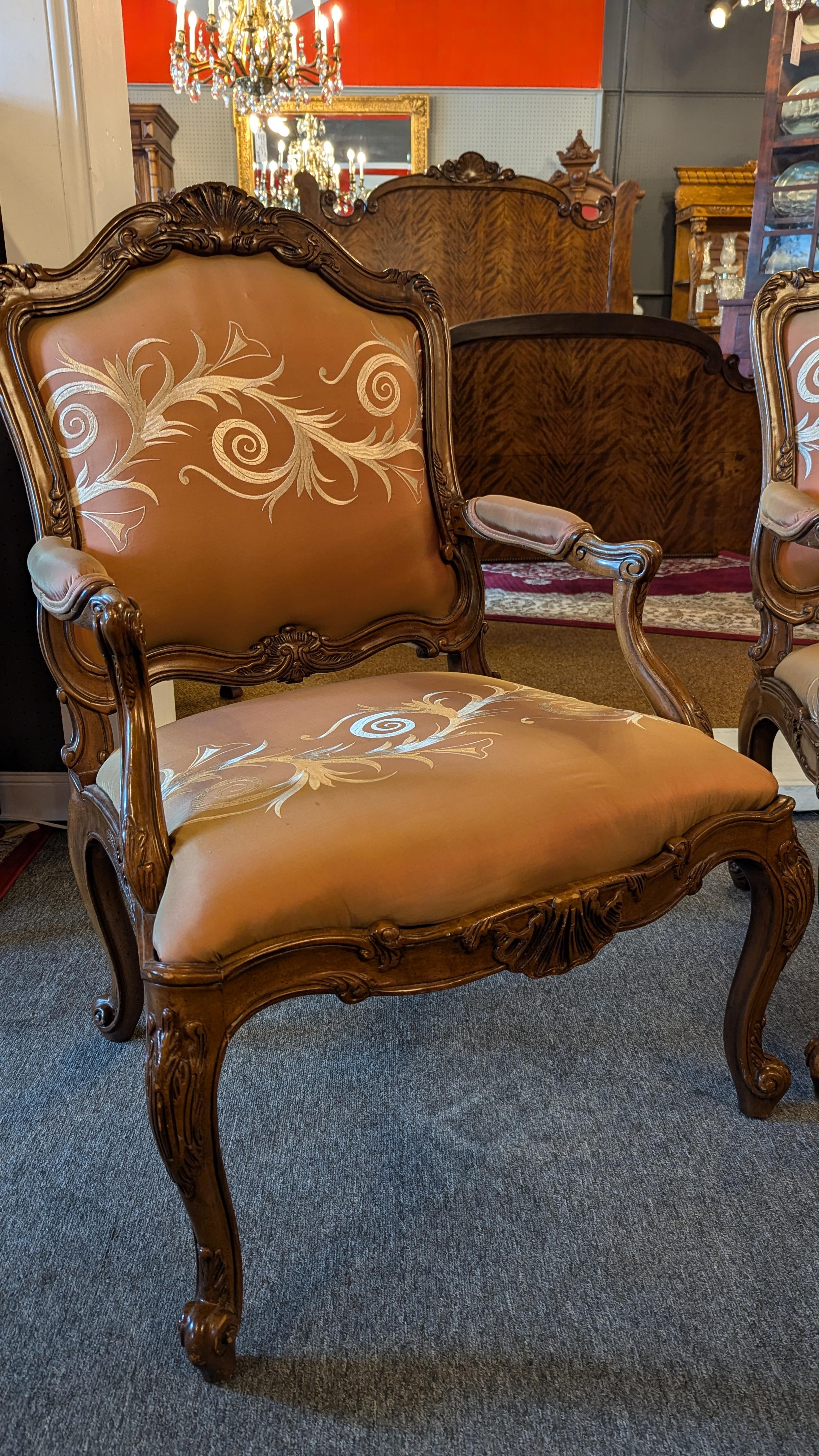 Textile Paire de fauteuils Hollywood Regency en vente