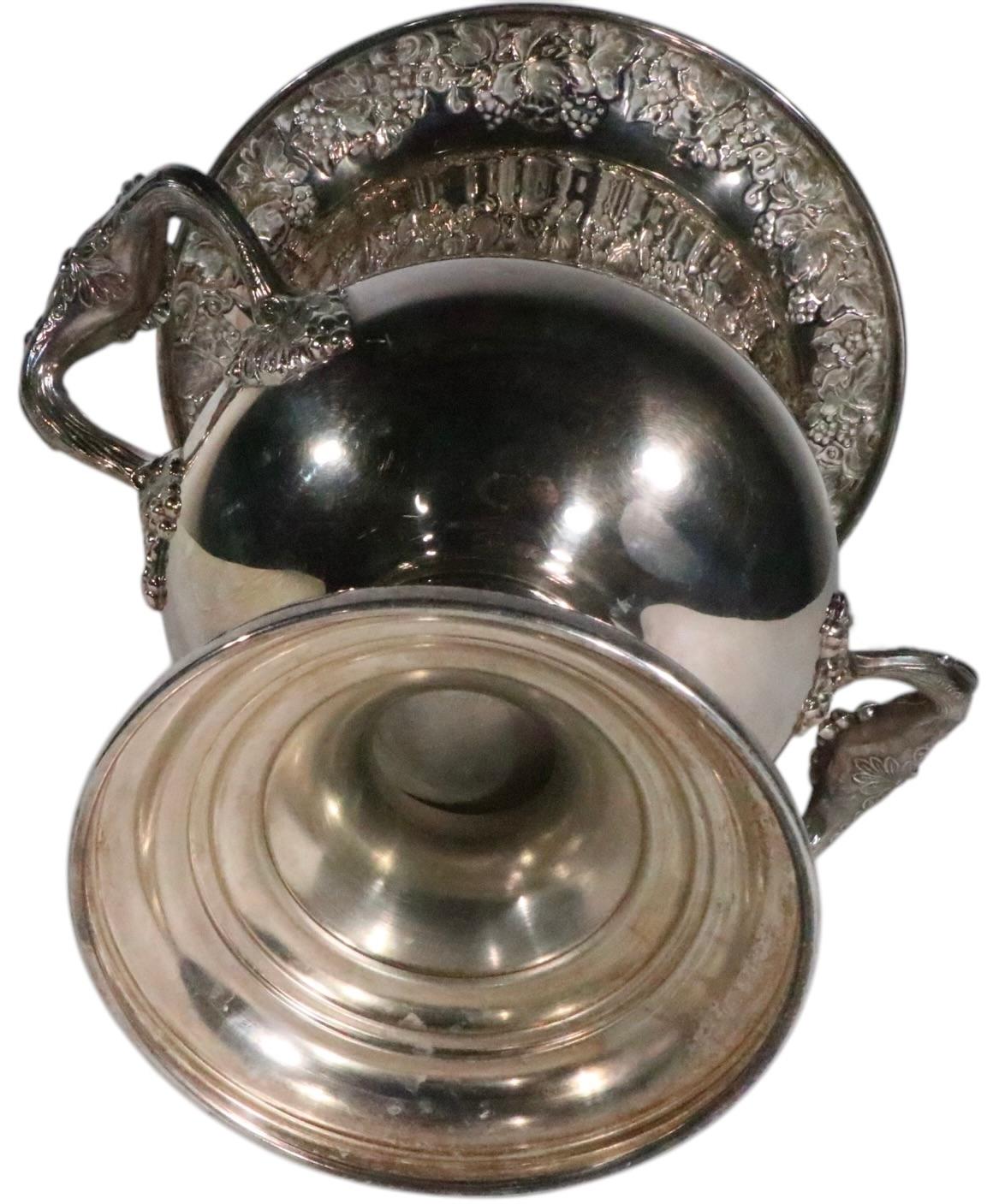 Hollywood Regency Art Deco versilberter Champagner-Eiskübel von Sheridan im Angebot 11