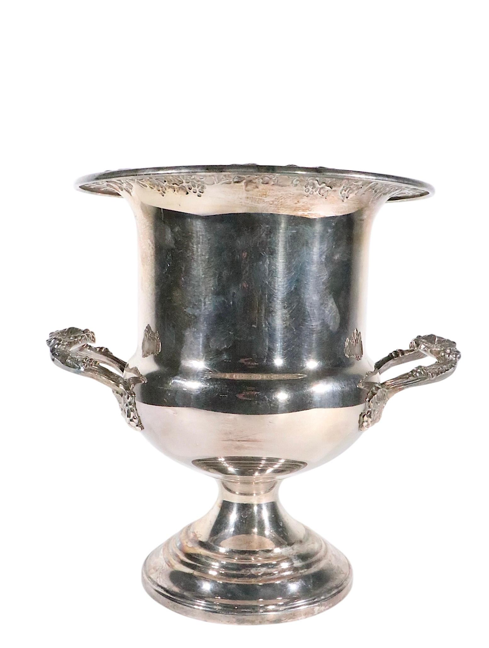 Hollywood Regency Art Deco versilberter Champagner-Eiskübel von Sheridan im Angebot 3