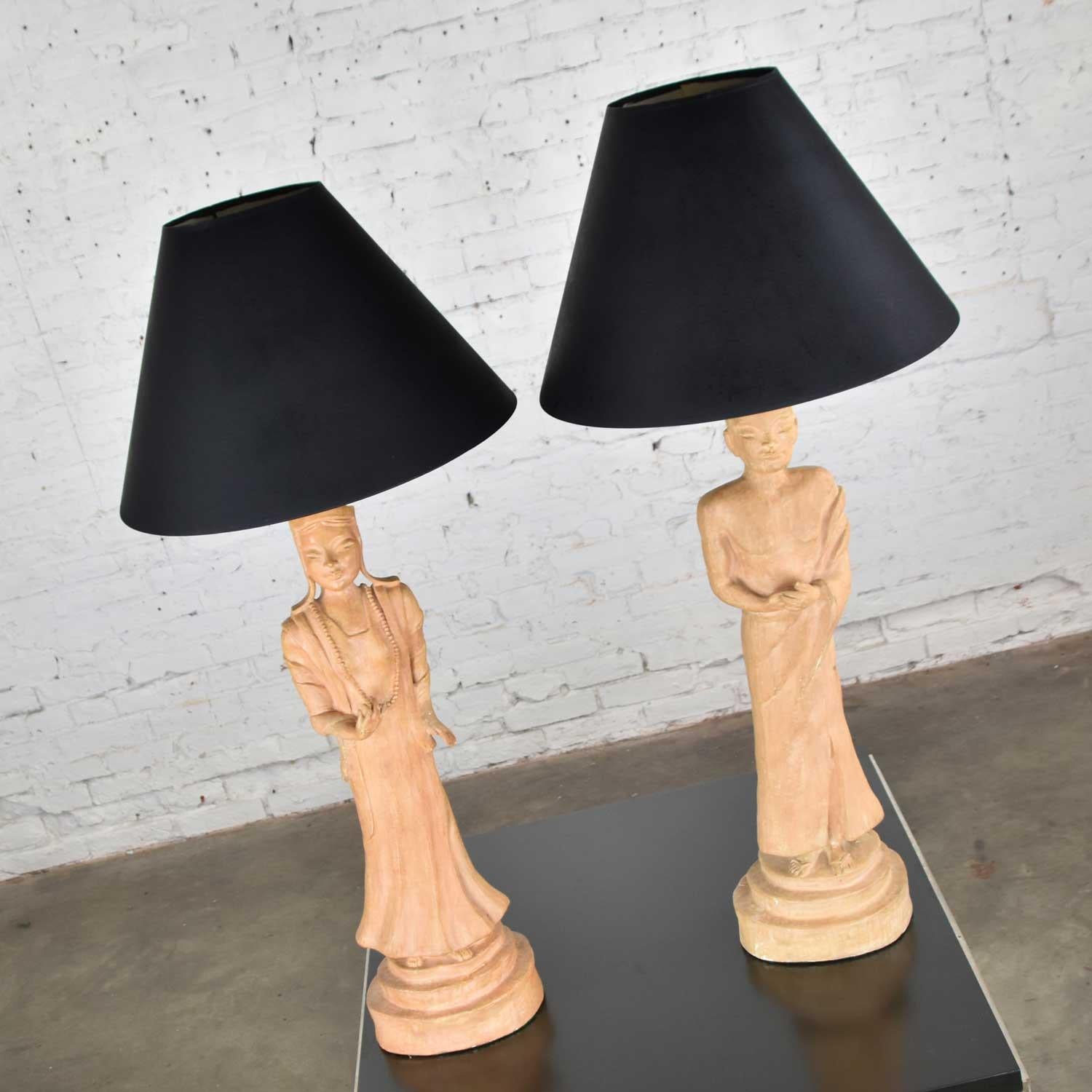 Hollywood Regency Asian Figural Lamps Style of James Mont w/ Black Tapered Shade en vente 1
