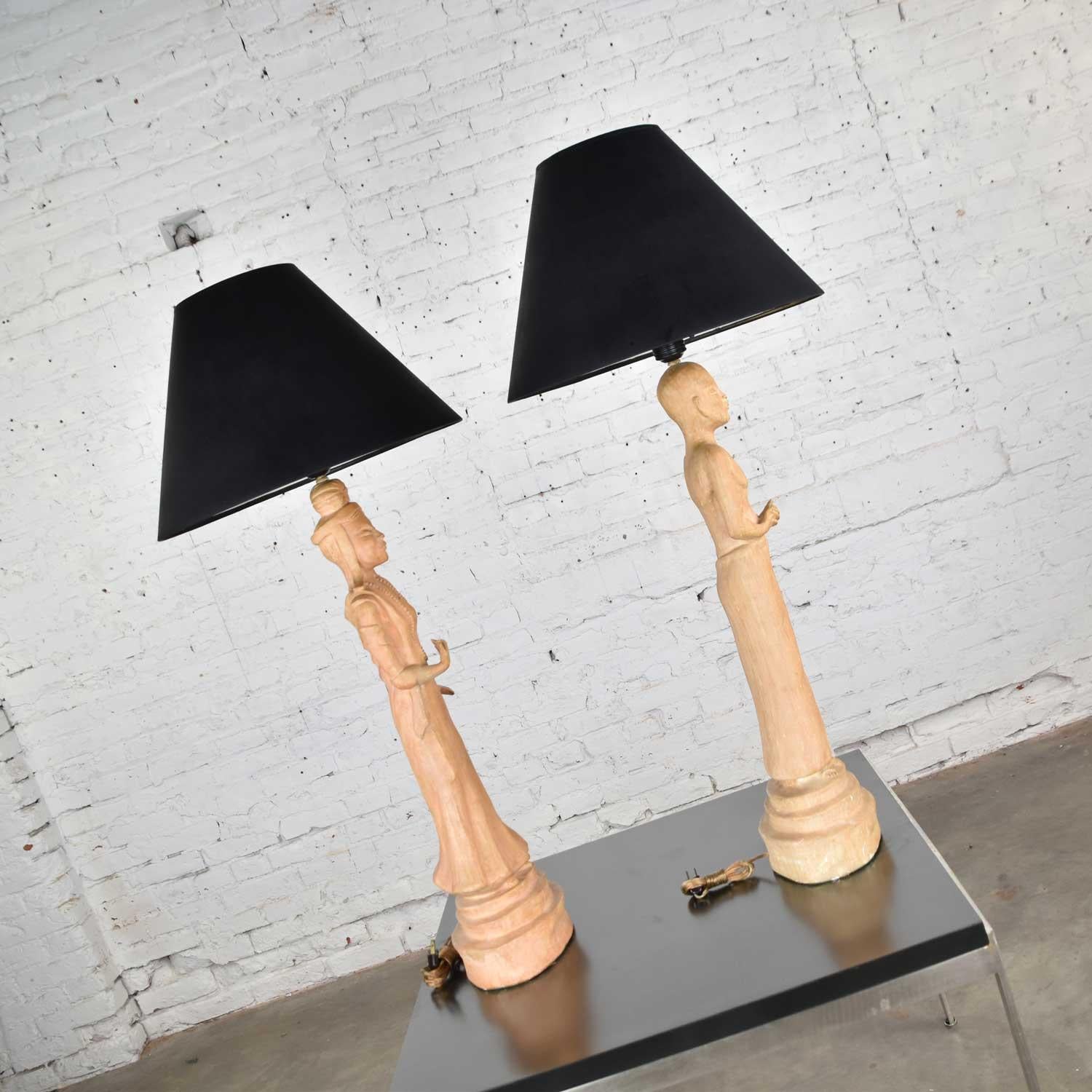 Hollywood Regency Asian Figural Lamps Style of James Mont w/ Black Tapered Shade en vente 2