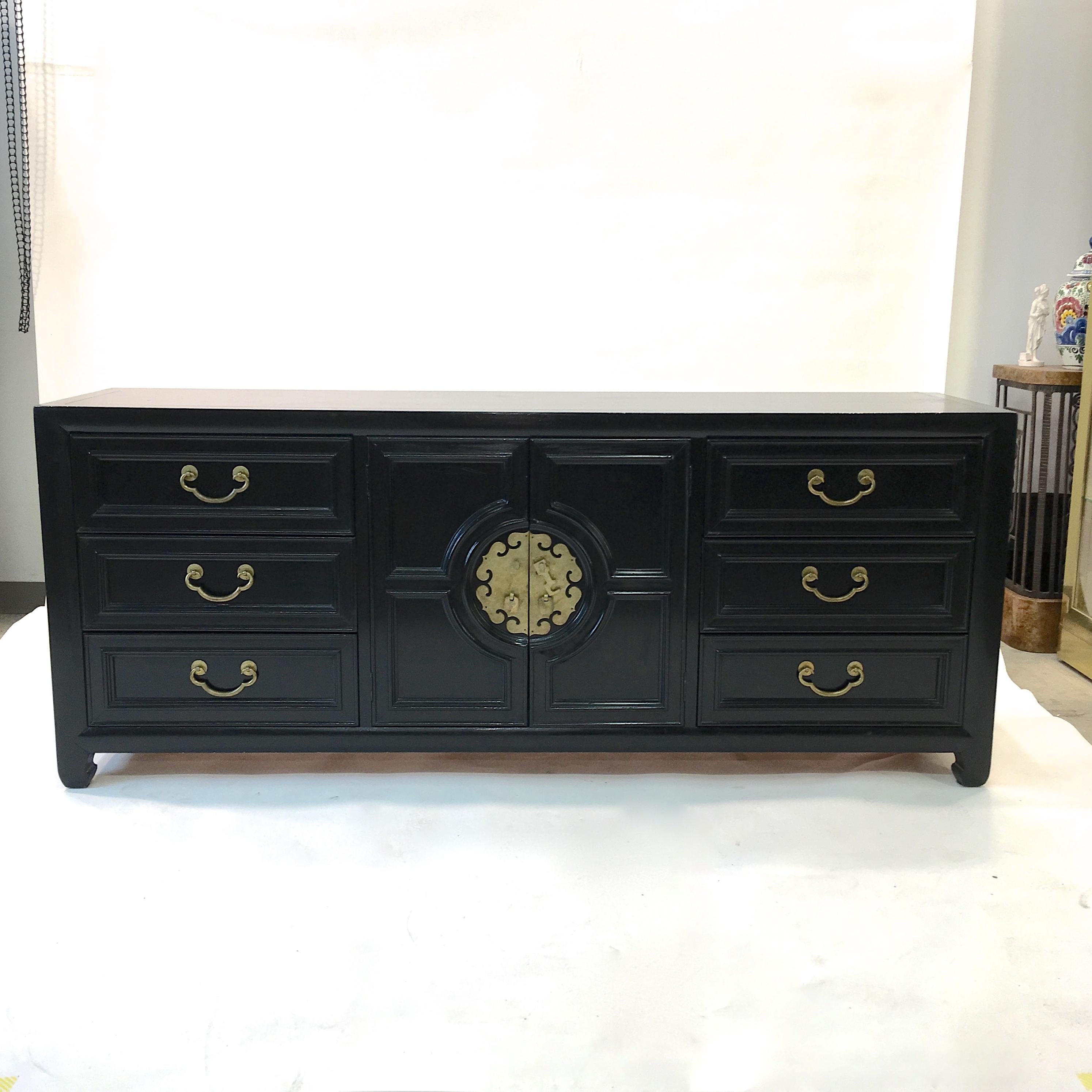 Vintage 1960s black painted nine-drawer chest of drawers by Century Furniture with solid brass hardware. Three drawers on left and right plus another three drawers behind the central double doors, with oriental motif hardware and mouldings.