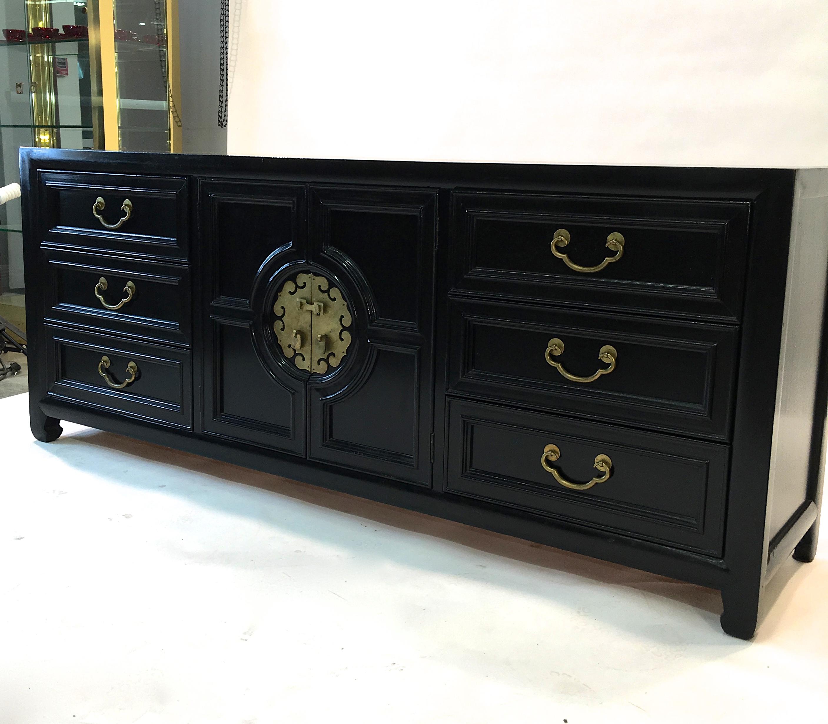 Hollywood Regency Asian Modern Motif Long Low Chest by Century Furniture In Good Condition In Hanover, MA