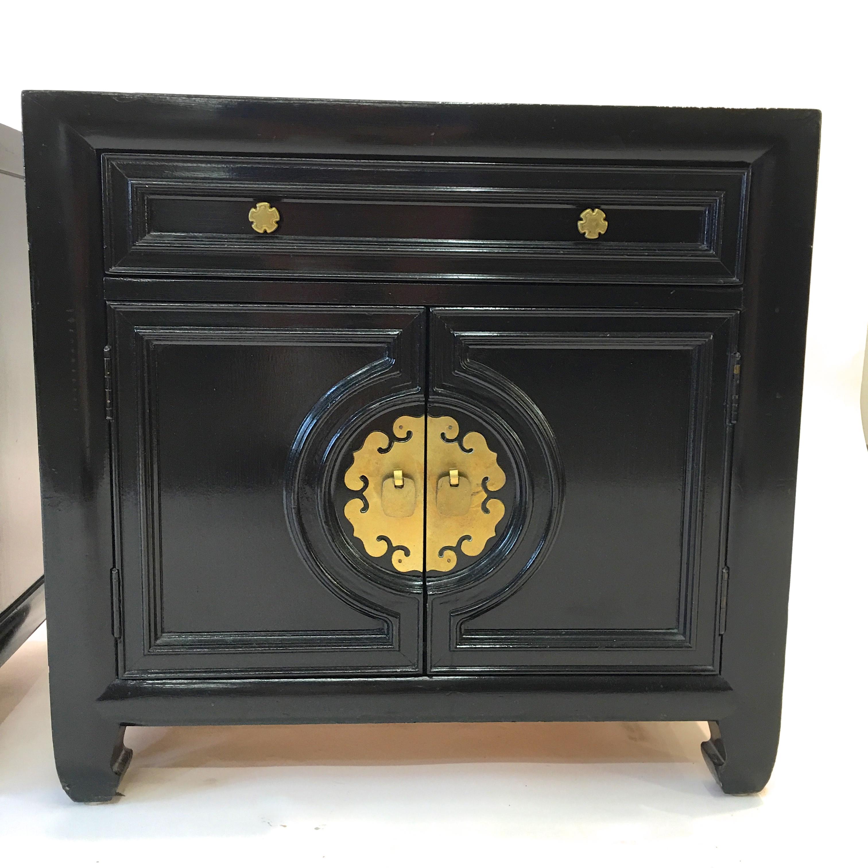 Mid-20th Century Hollywood Regency Asian Modern Motif Pair of Nightstands by Century Furniture