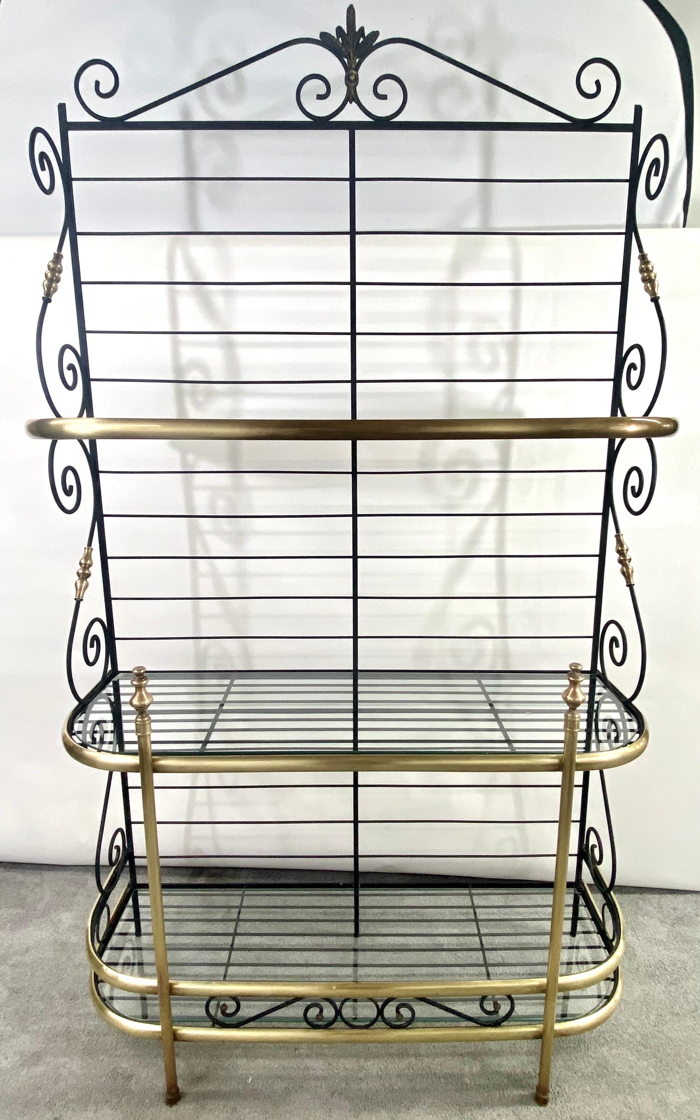 A timeless early 20th century Baker's rack or shelves featuring three large shelves made of wrought iron and brass. This 1930s antique Parisian boulangerie rack is great to display books, collections and small cherished items. The Baker's rack will
