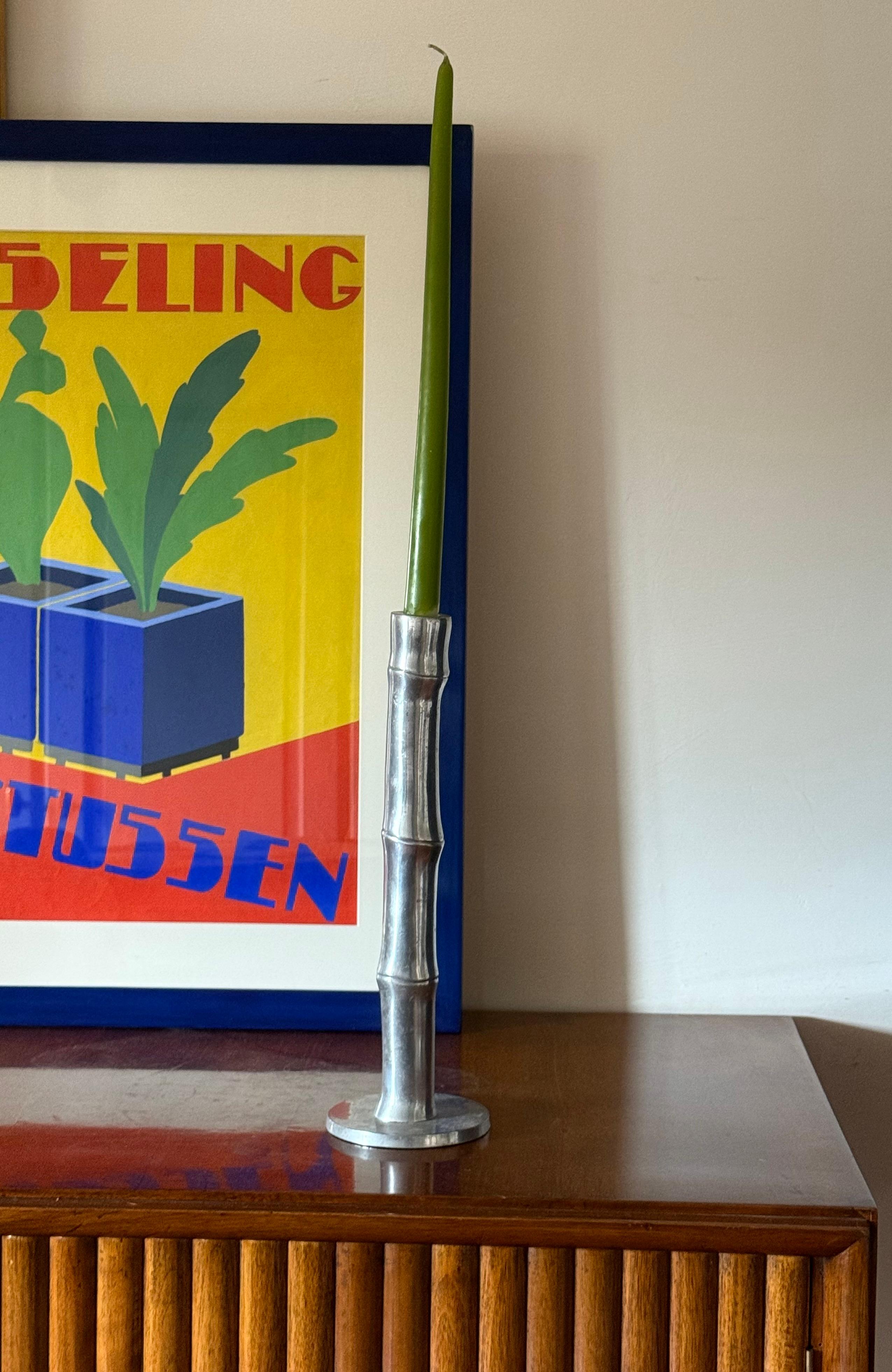 Hollywood regency bambusförmiger Kerzenhalter

Italien 1970er Jahre

H 35 cm - 11 cm Durchmesser.

Zustand: Hervorragender, dem Alter und der Nutzung entsprechender Zustand.