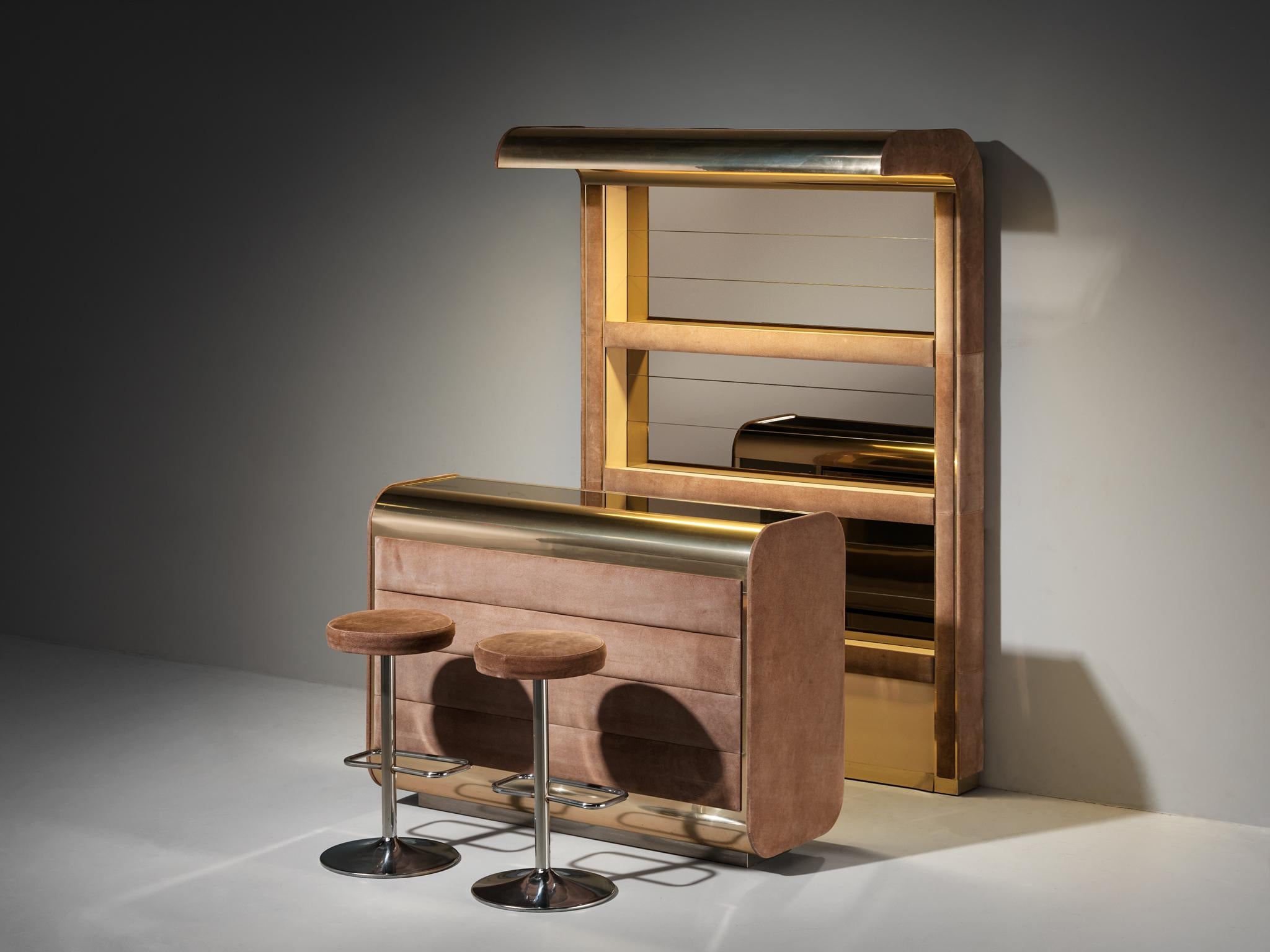Cocktail bar with bar stools, brass, suede, glass, smoked mirrored glass, chrome-plated steel, wood, plastic, Italy, 1970s 

Hollywood Regency cocktail bar in the style of Willy Rizzo. The set includes a counter element and illuminated cabinet, with