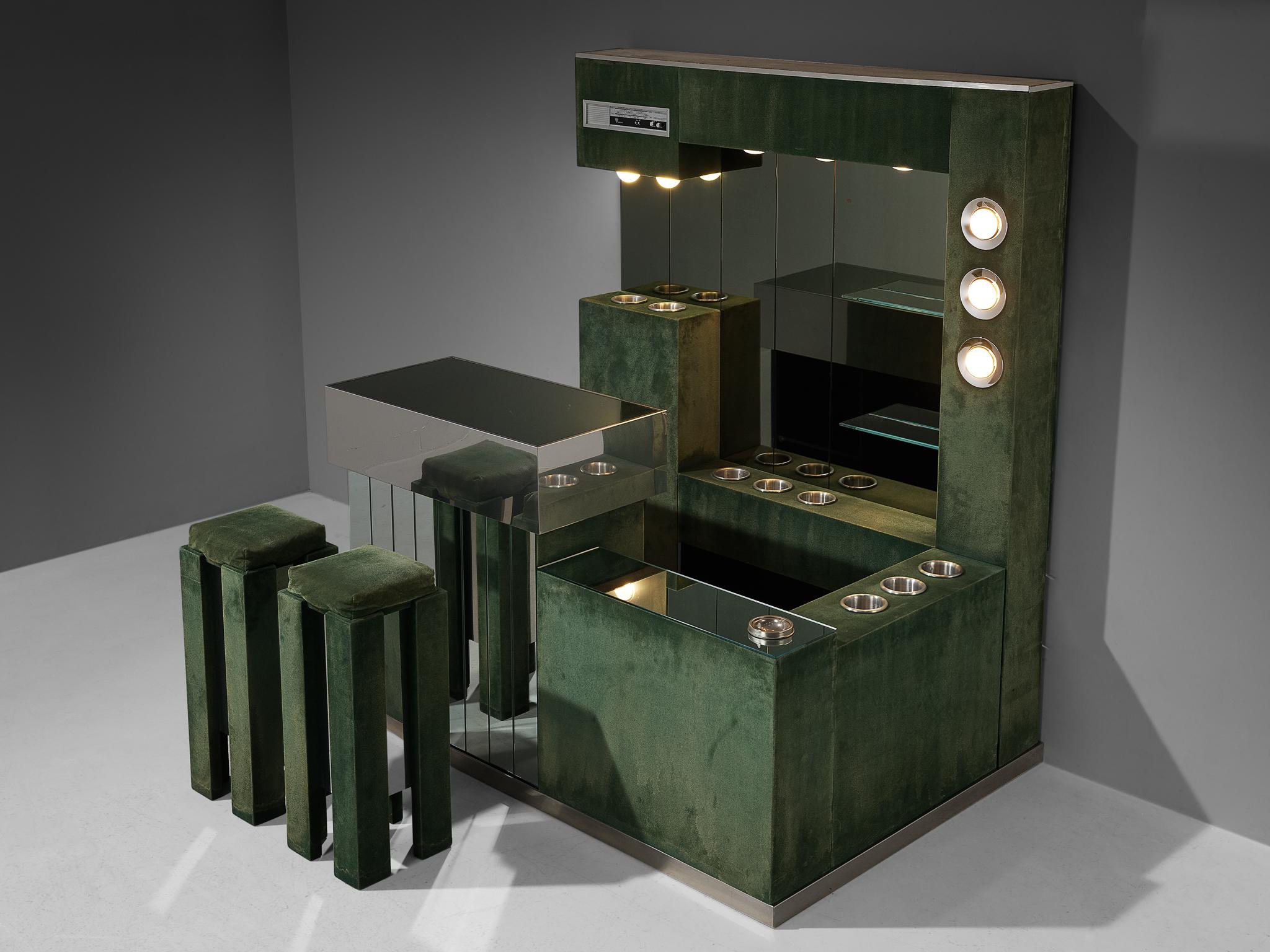 Cocktail bar and bar stools, velvet, steel, aluminium, plastic, mirror, Italy, 1970s

Hollywood Regency cocktail bar in the style of Willy Rizzo. The set includes a counter element and cabinet, with chrome and velvet details in green. The counter