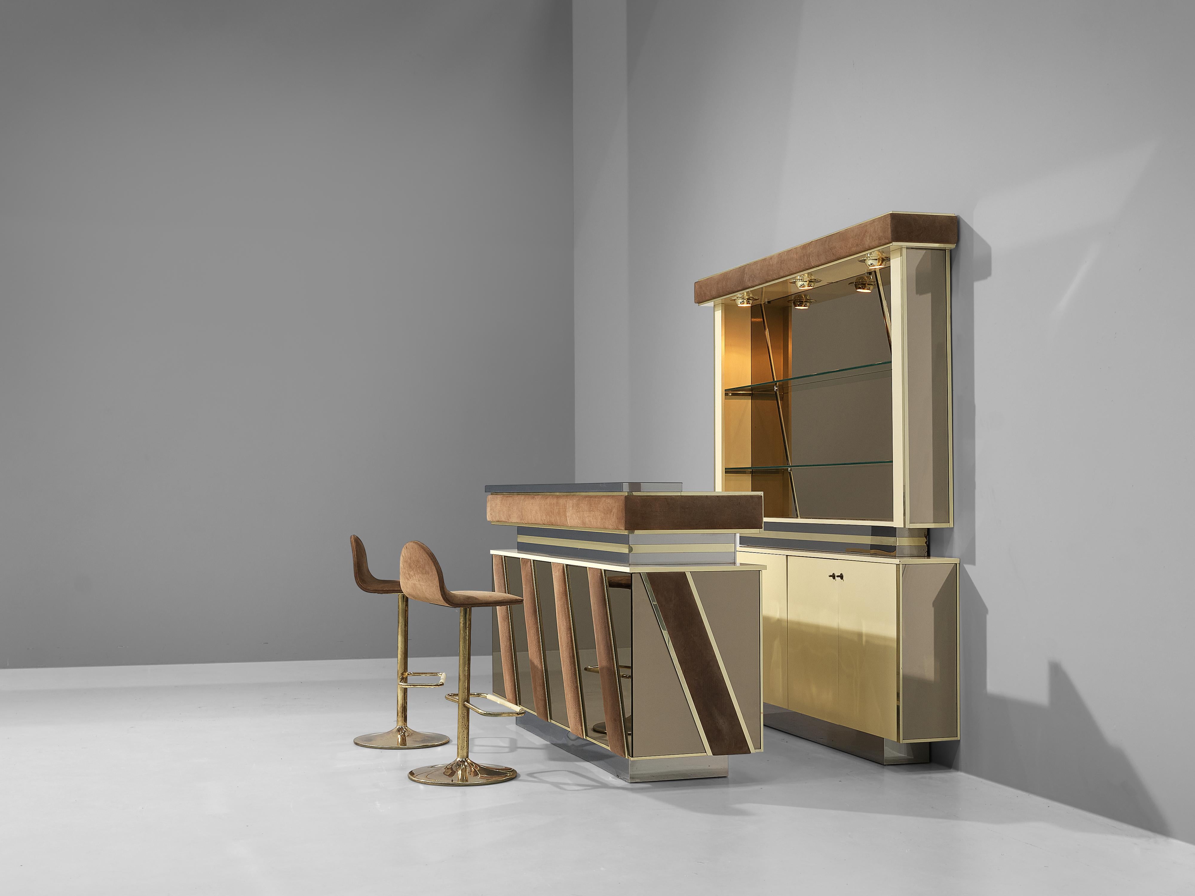 Mid-Century Modern Hollywood Regency Bar Cabinet and Bar Stools in the Style of Willy Rizzo