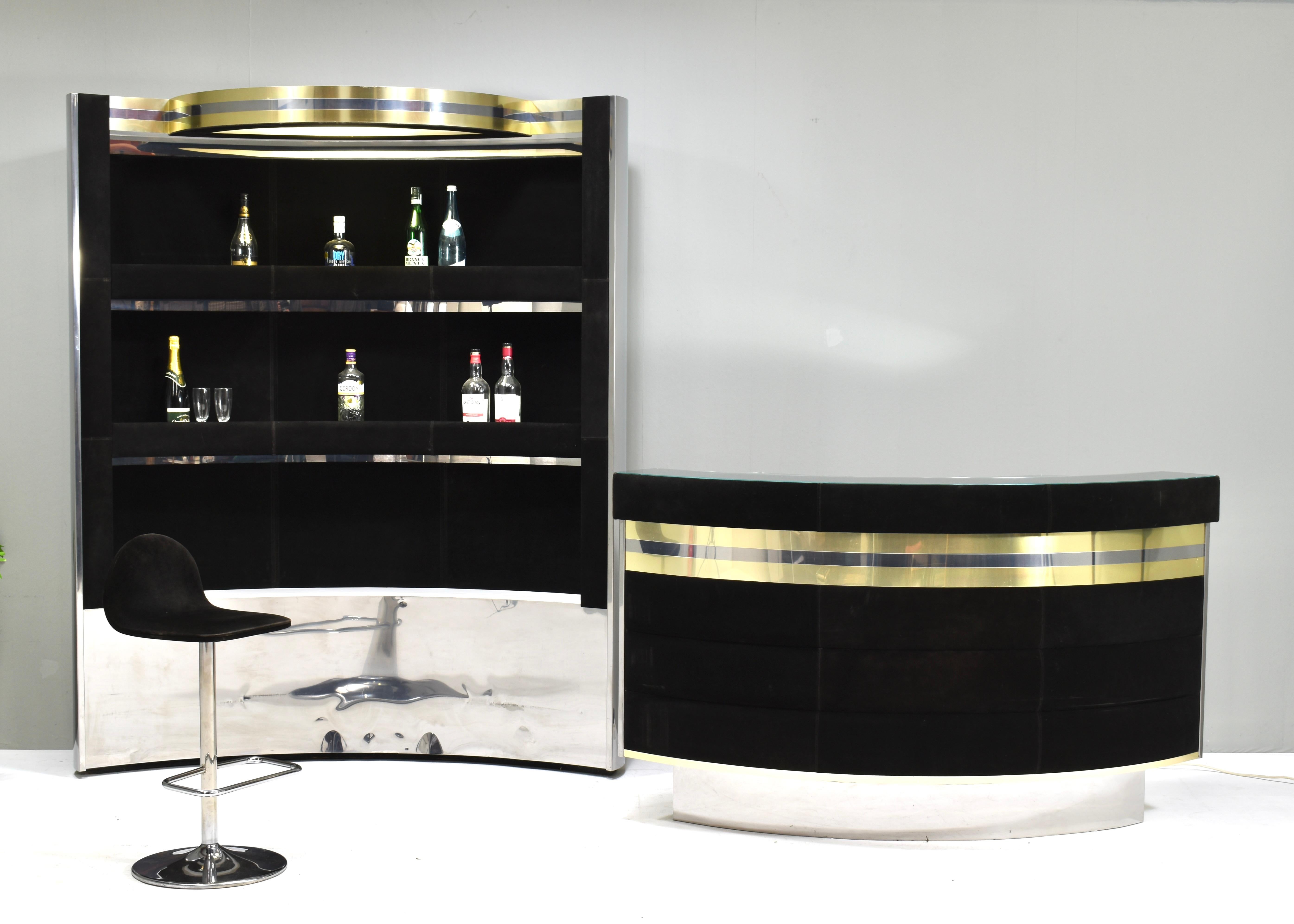 Hollywood Regency Bar in the style of Willy Rizzo Black Suede Brass Chrome 1970s In Good Condition For Sale In Pijnacker, Zuid-Holland