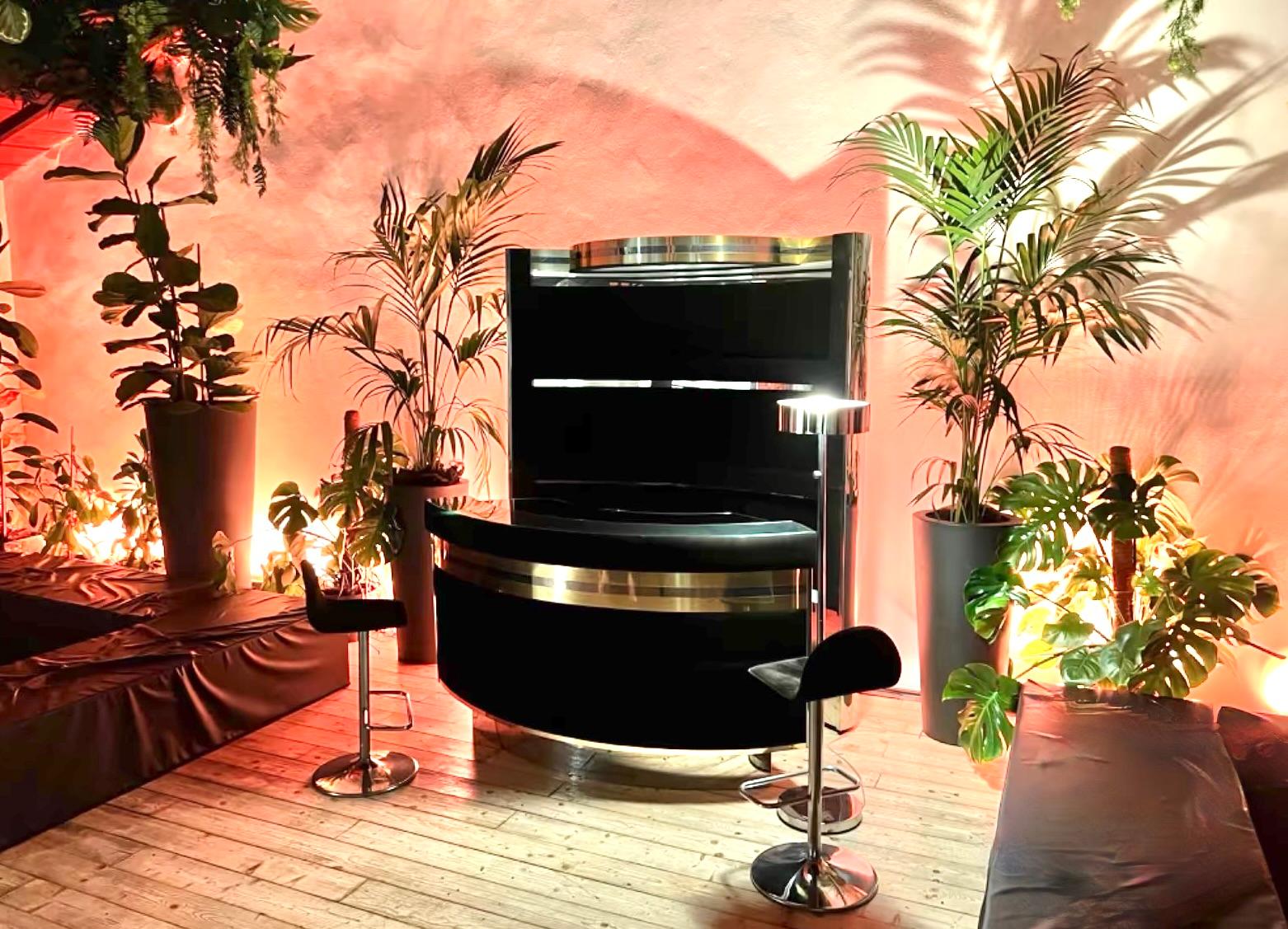 Hollywood Regency Bar im Stil von Willy Rizzo Schwarzes Wildleder Messing Chrom 1970er im Angebot 2