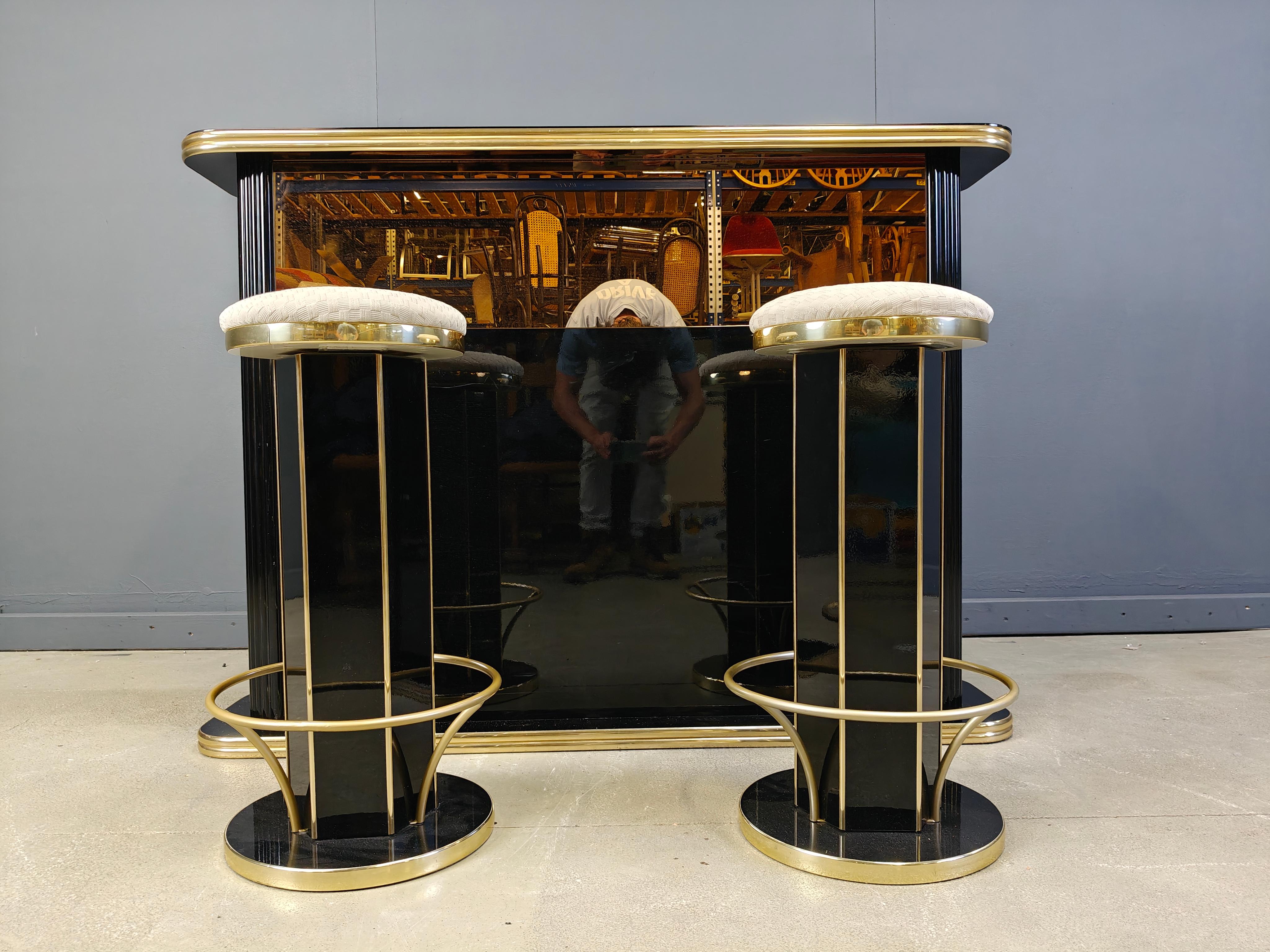 Hollywood regency bar with stools, 1970s - Italy For Sale 3