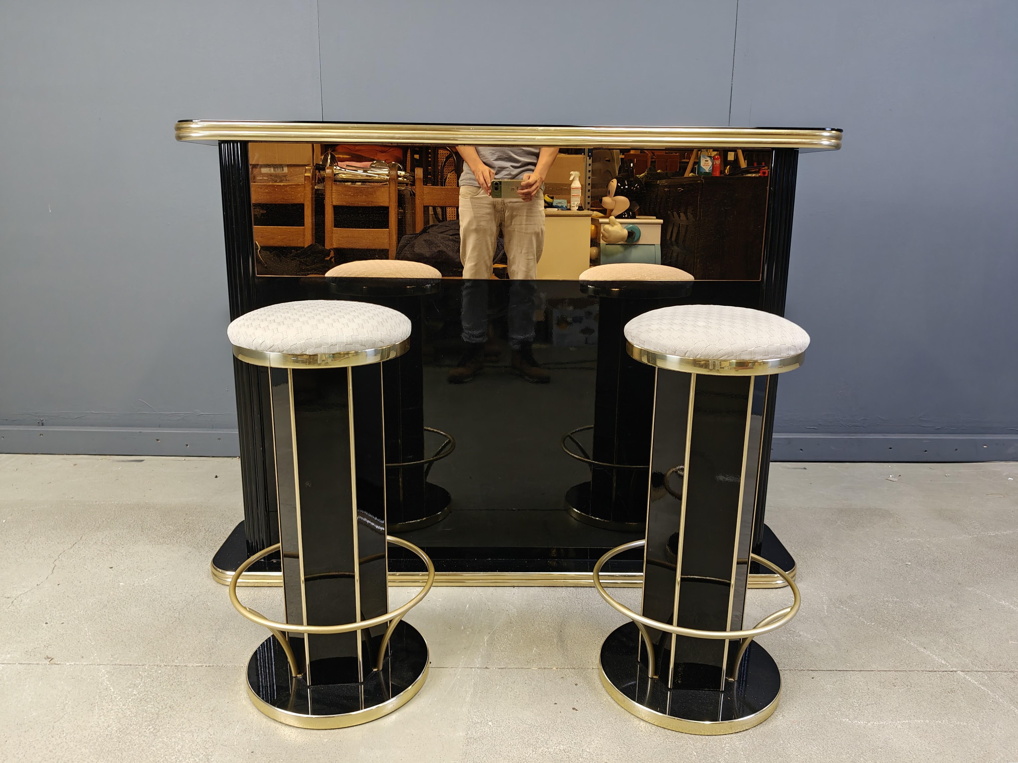 Hollywood regency bar with stools, 1970s - Italy For Sale 4
