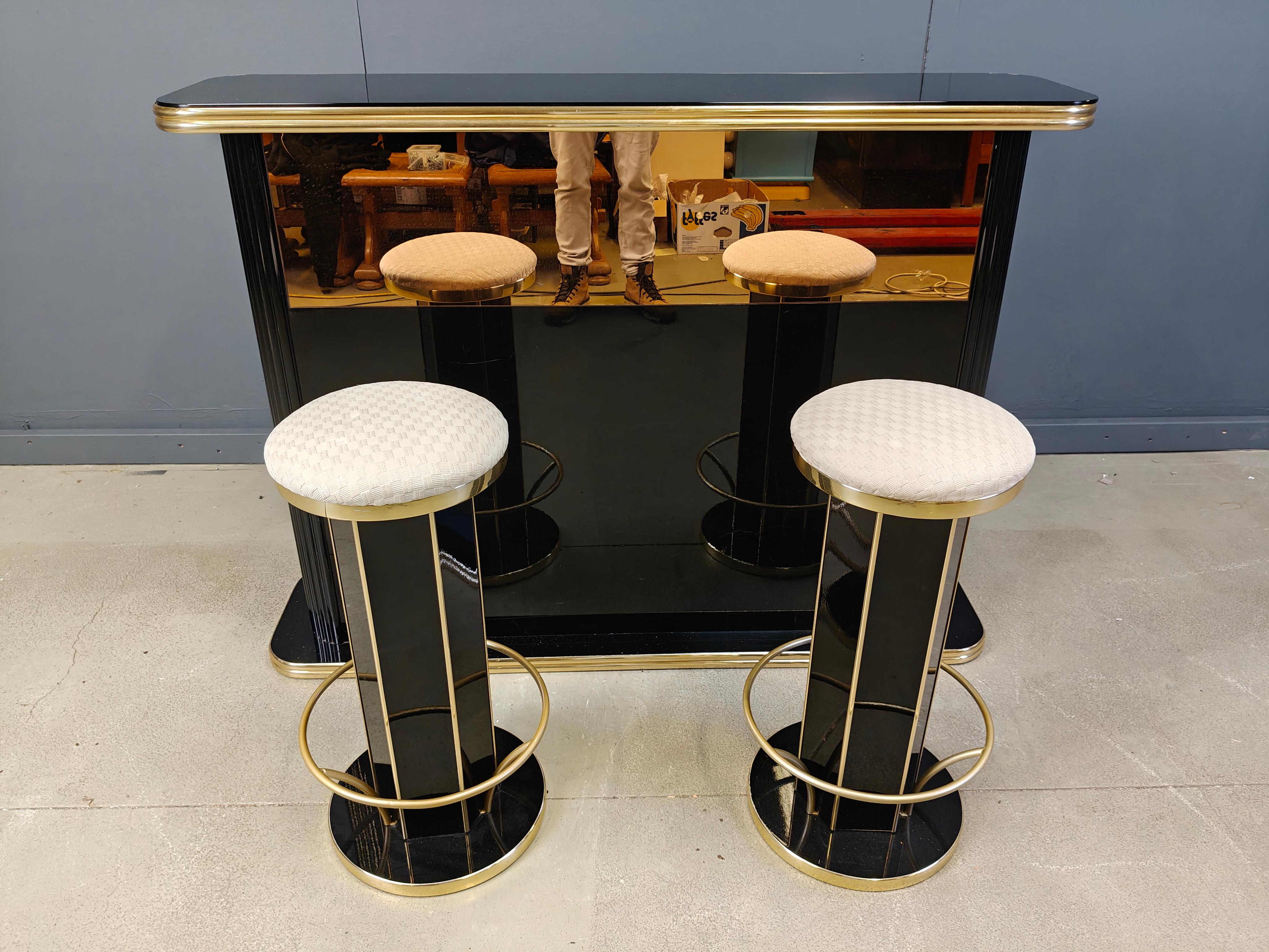 Hollywood regency bar with stools, 1970s - Italy For Sale 5