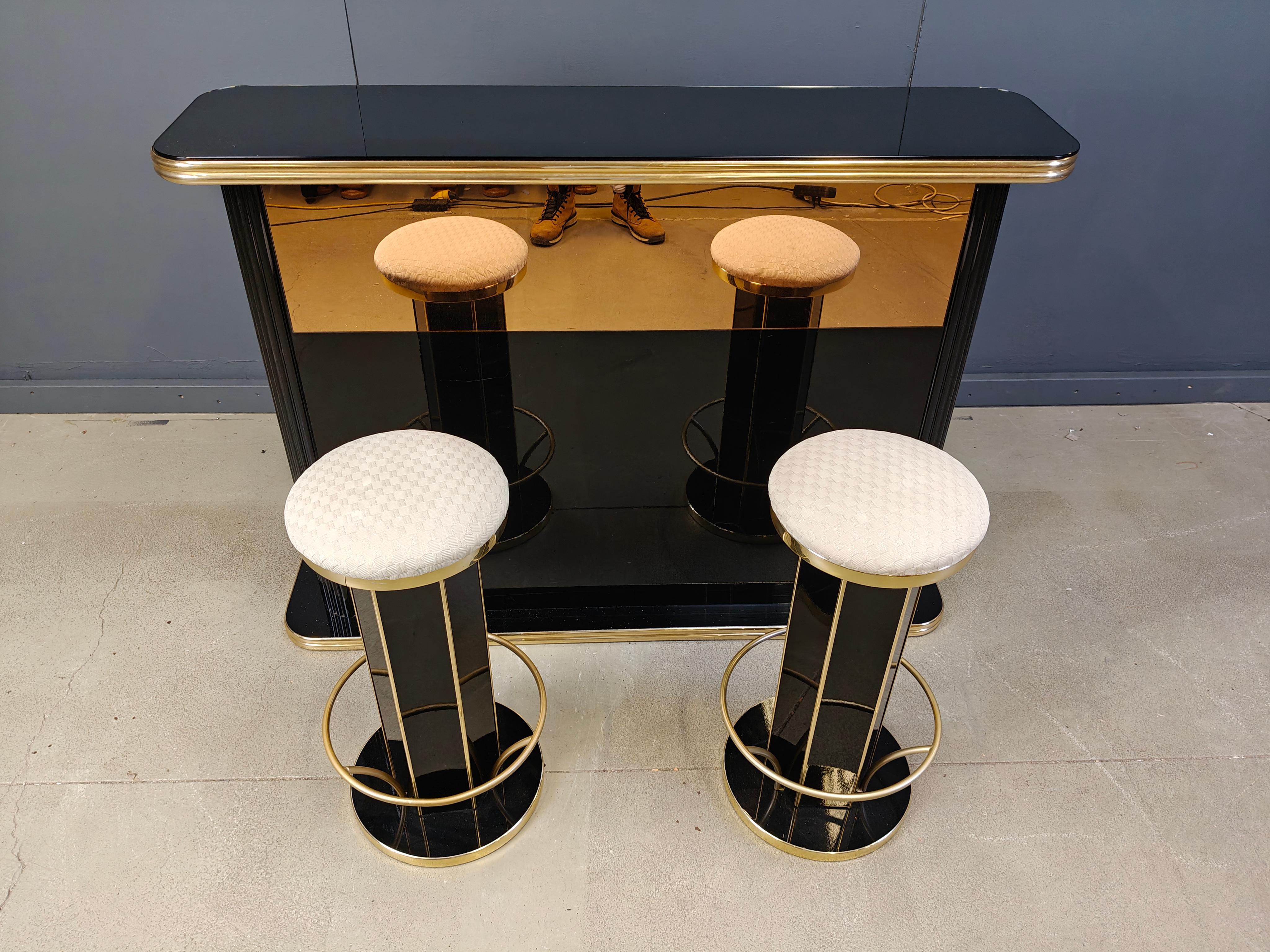 Hollywood regency bar with stools, 1970s - Italy For Sale 6