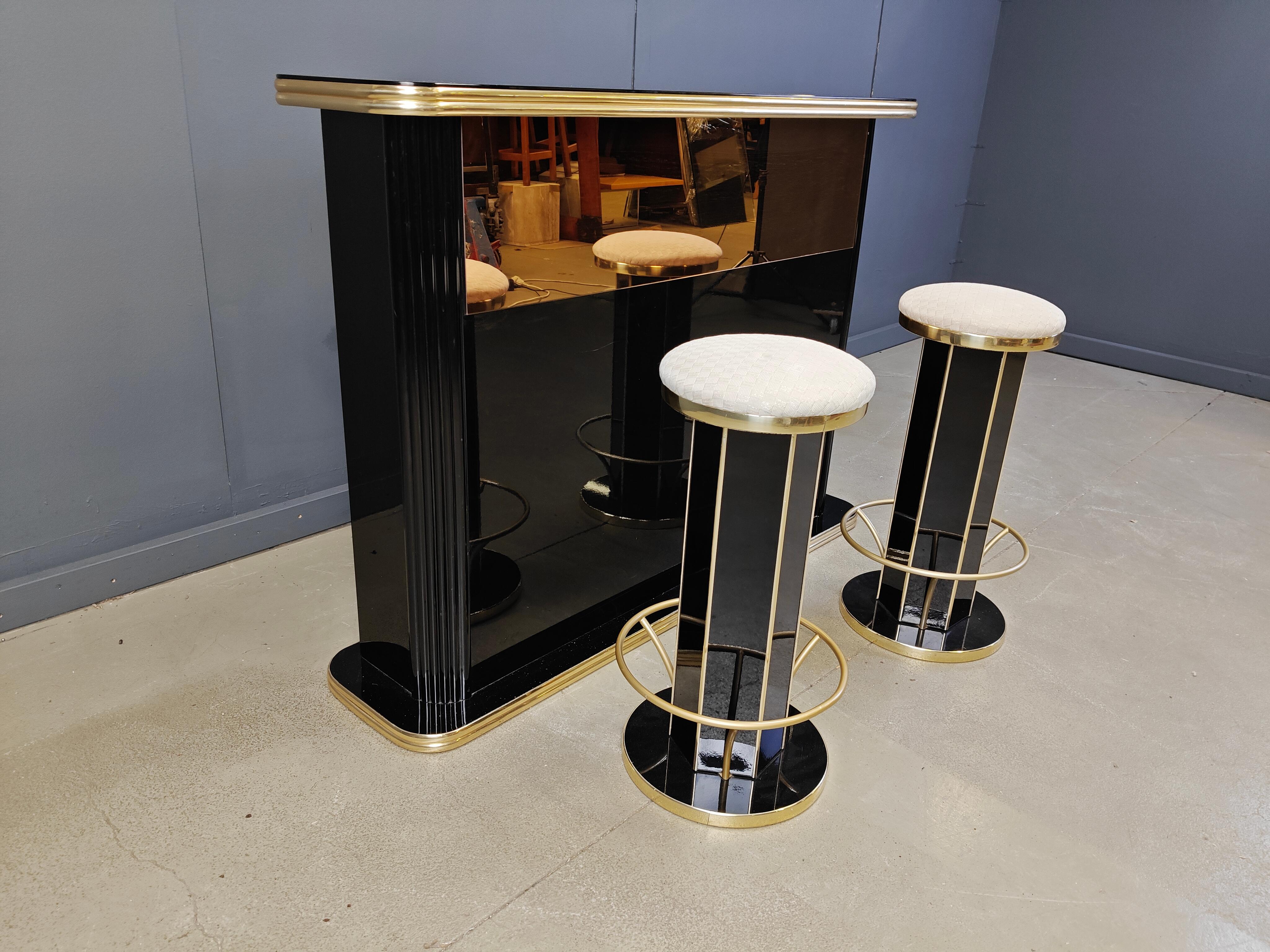 Brass Hollywood regency bar with stools, 1970s - Italy For Sale