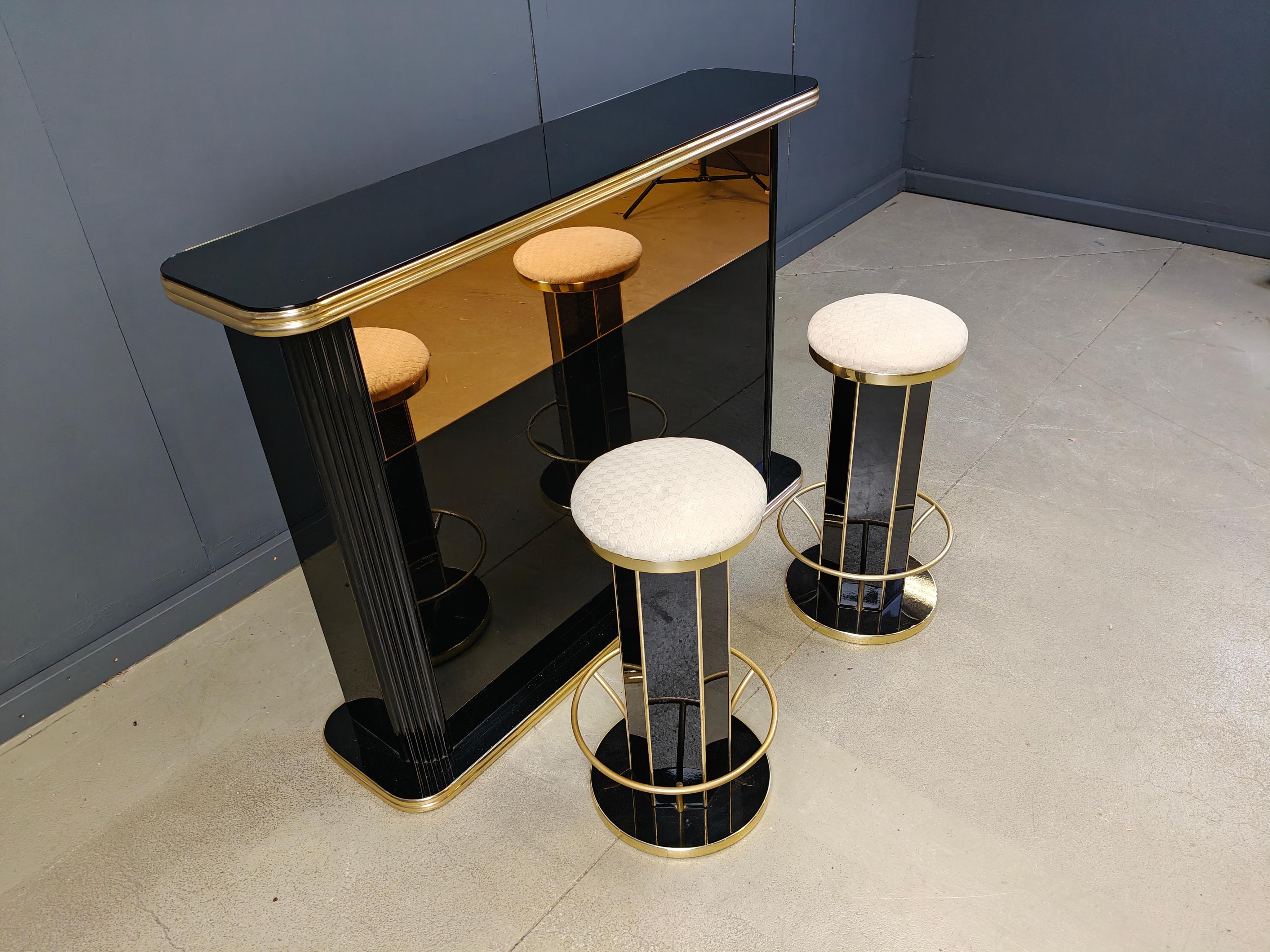 Hollywood regency bar with stools, 1970s - Italy For Sale 1