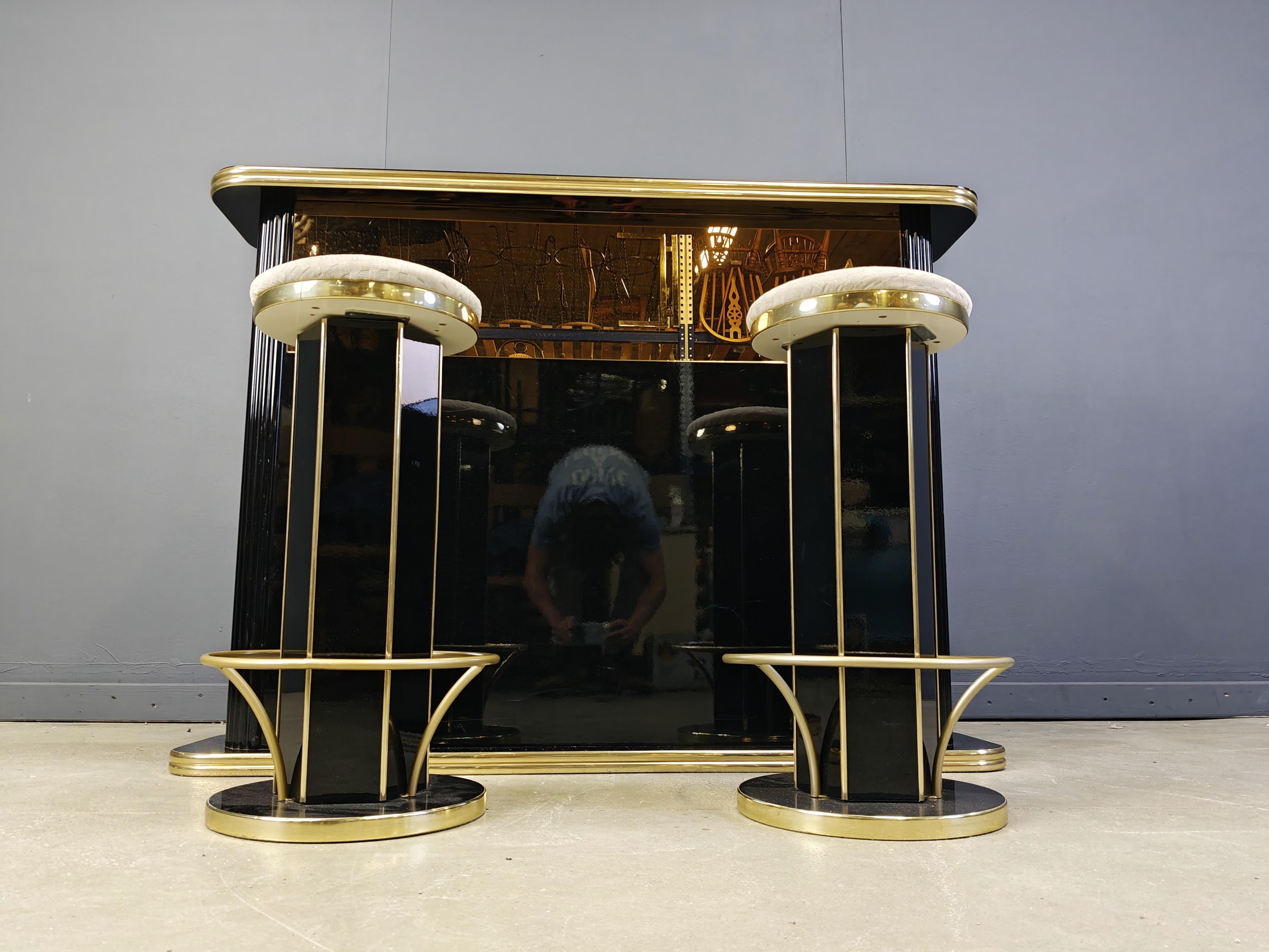 Hollywood regency bar with stools, 1970s - Italy For Sale 2