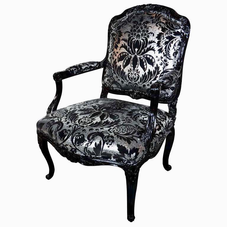 Louis XV Armchair in Black Lacquer and Embossed Silvered Velvet For Sale 5