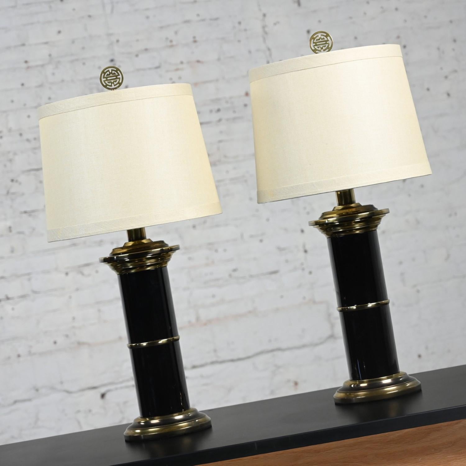 Hollywood Regency Black & Brass Plated Column Table Lamps Asian Finials a Pair For Sale 11