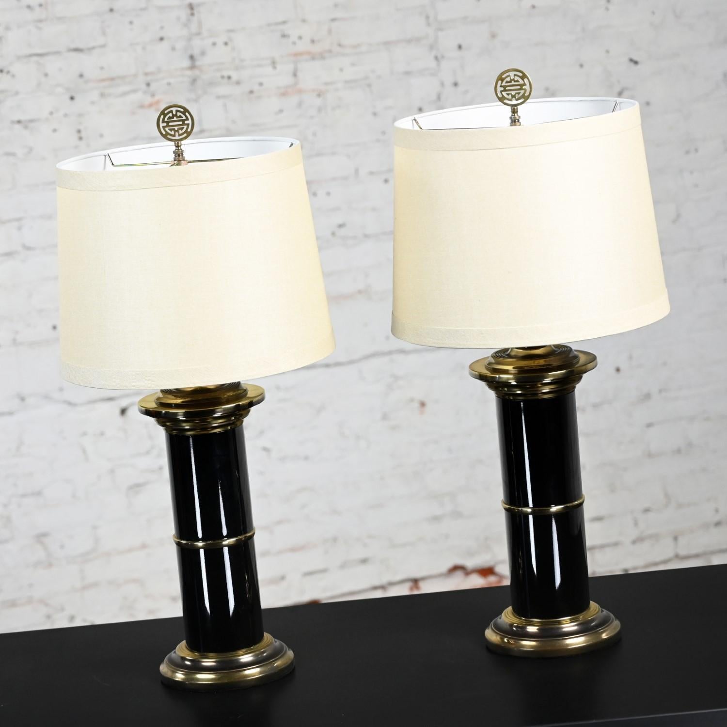 Hollywood Regency Black & Brass Plated Column Table Lamps Asian Finials a Pair In Good Condition For Sale In Topeka, KS
